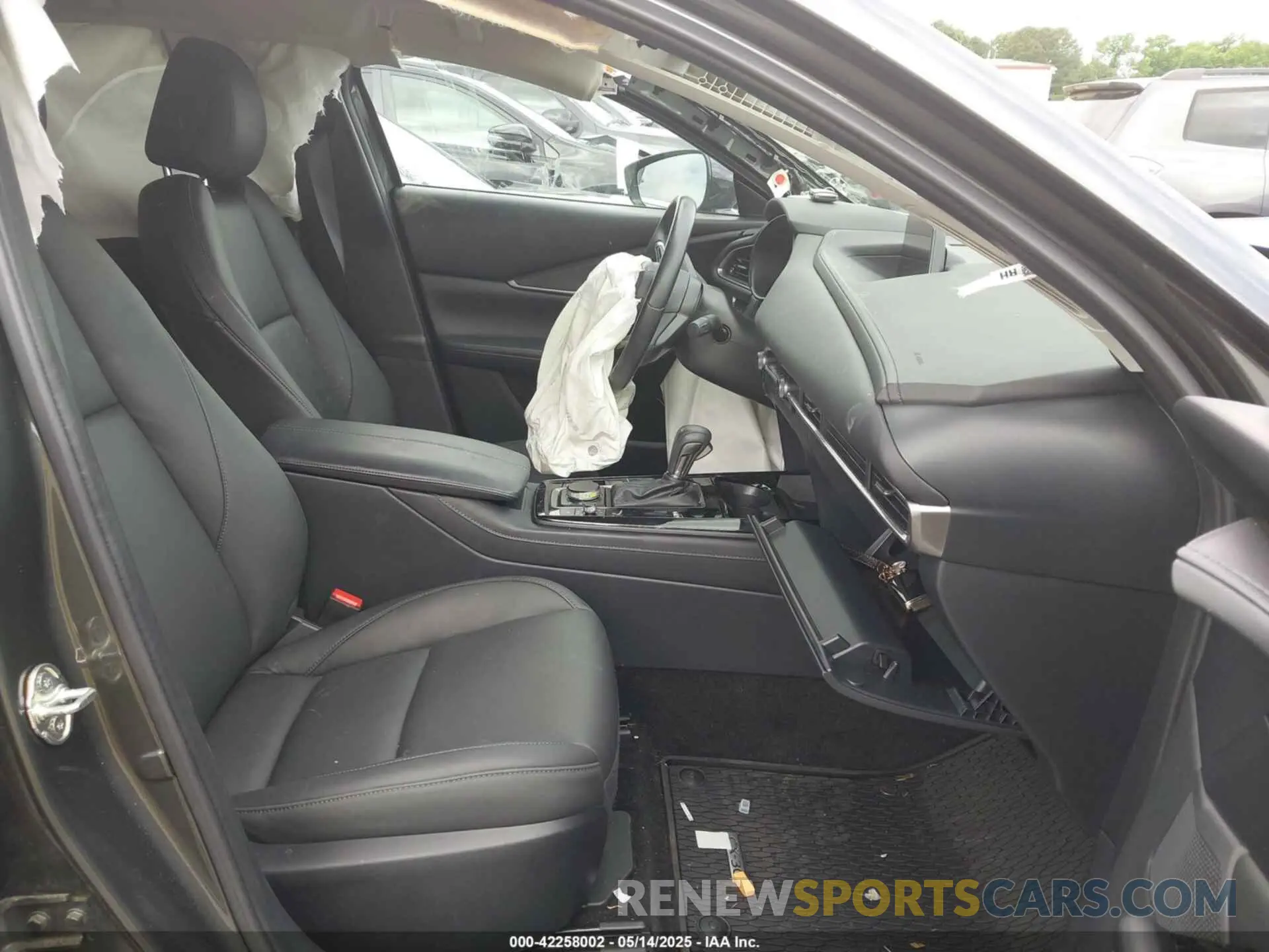 5 Photograph of a damaged car 3MVDMBBM5RM682867 MAZDA CX-30 2024