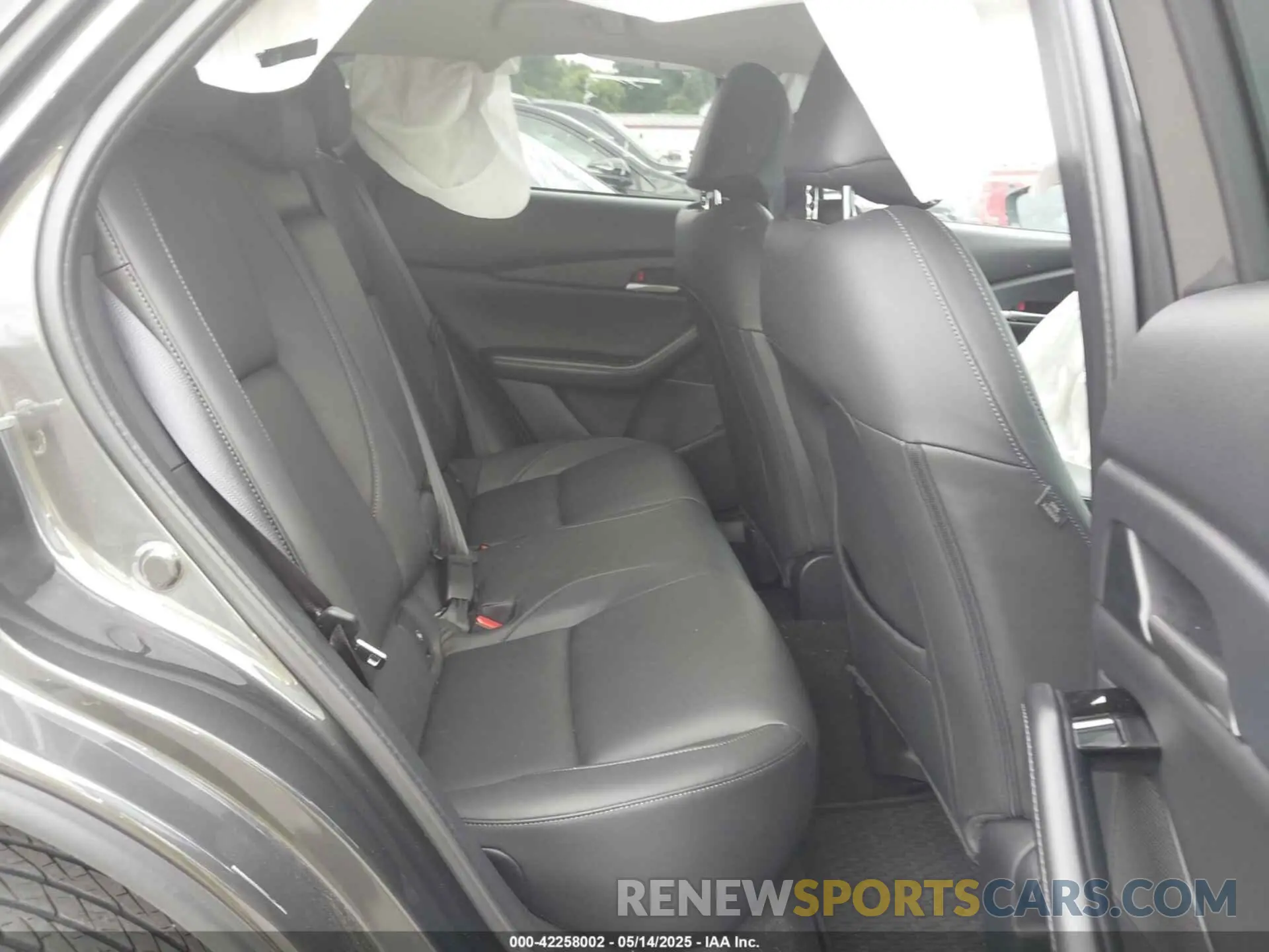 8 Photograph of a damaged car 3MVDMBBM5RM682867 MAZDA CX-30 2024