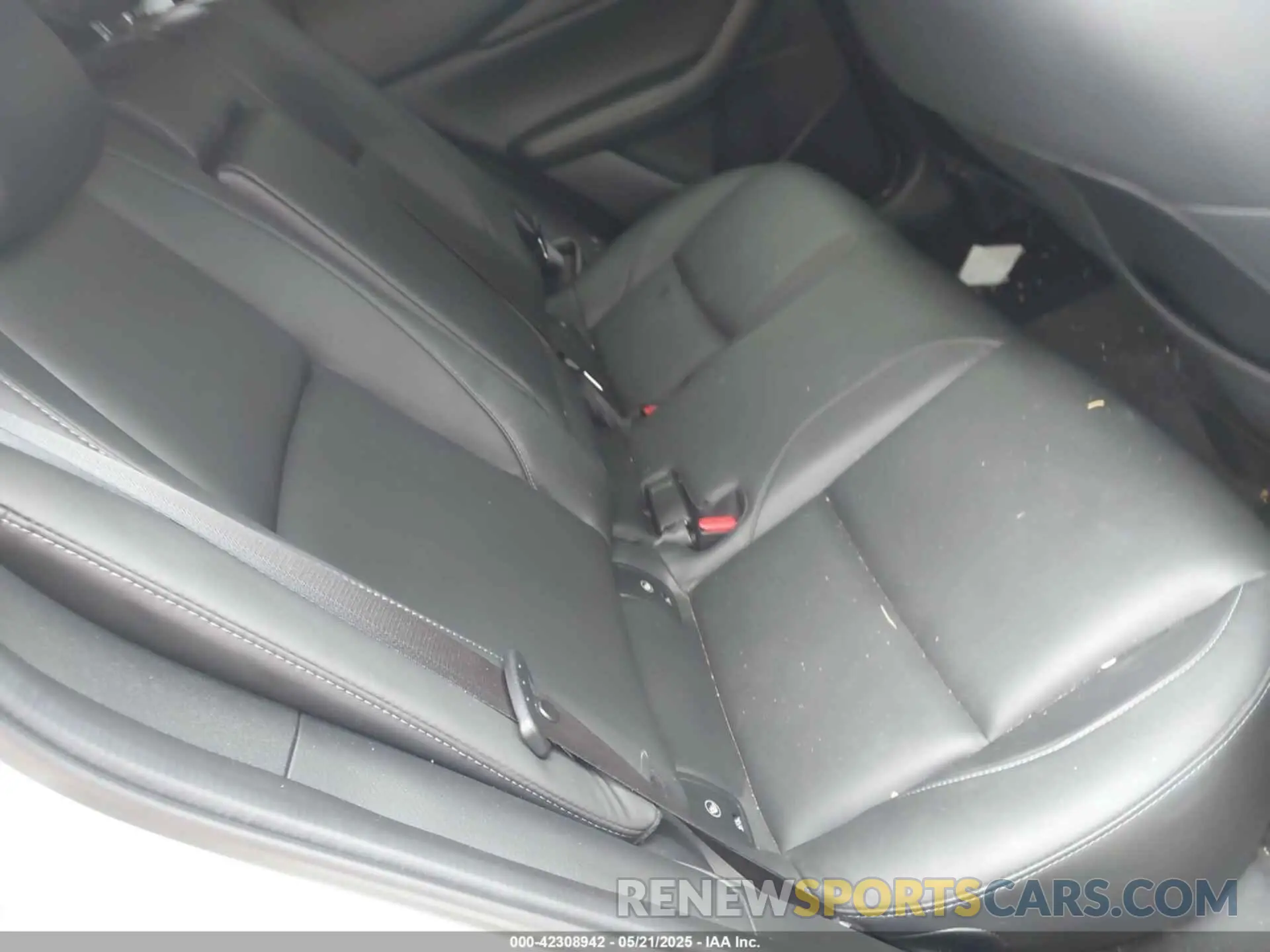 8 Photograph of a damaged car 3MVDMBBM6RM618305 MAZDA CX-30 2024