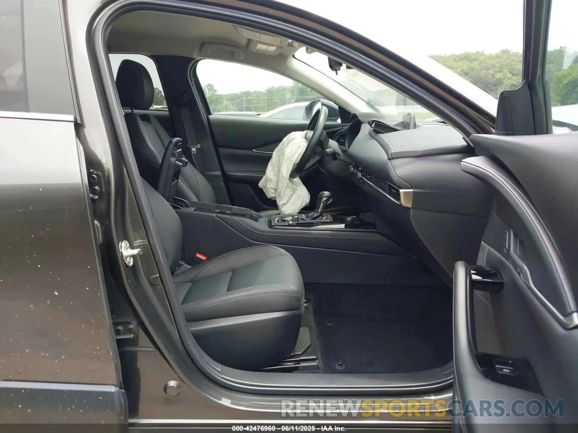 5 Photograph of a damaged car 3MVDMBBM6RM710708 MAZDA CX-30 2024