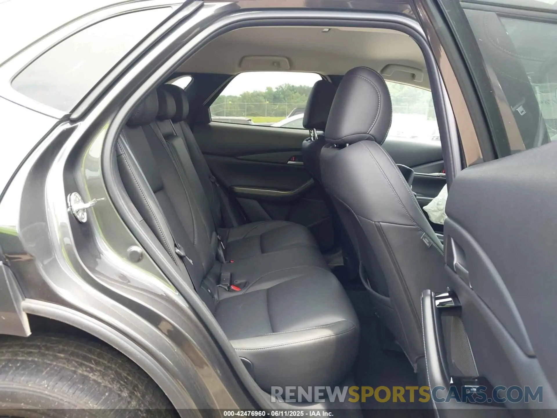 8 Photograph of a damaged car 3MVDMBBM6RM710708 MAZDA CX-30 2024