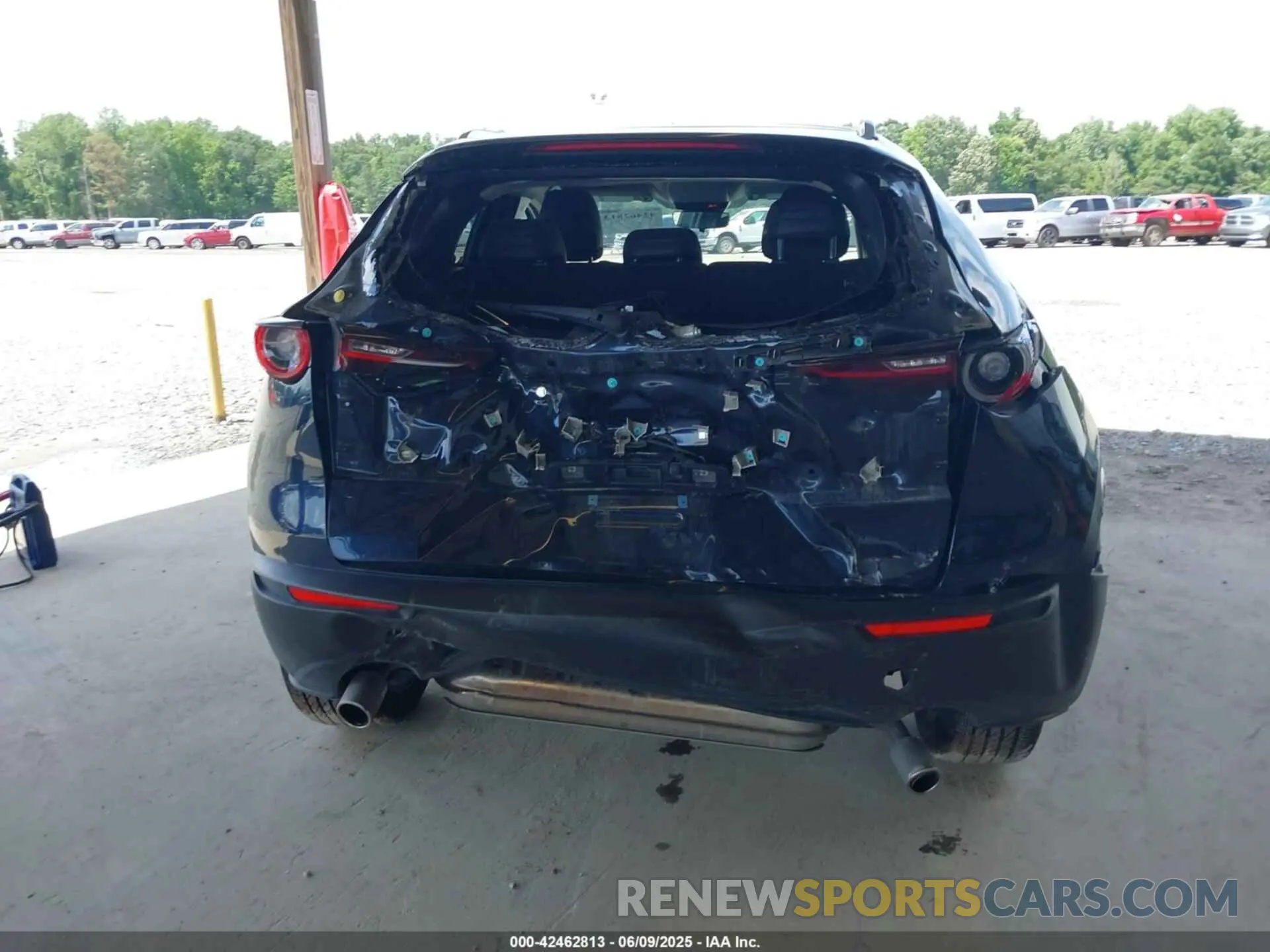16 Photograph of a damaged car 3MVDMBBM8RM696181 MAZDA CX-30 2024