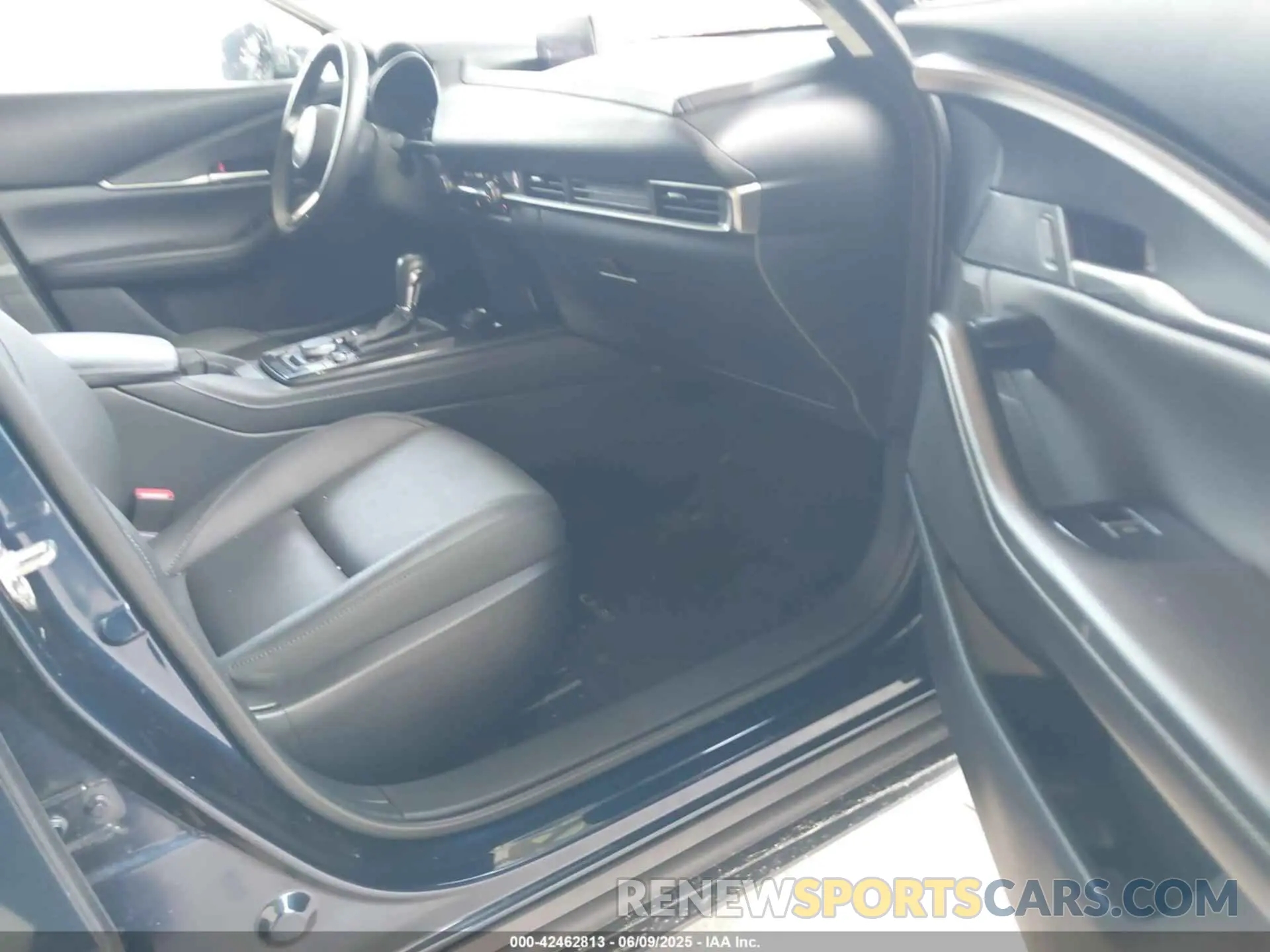 5 Photograph of a damaged car 3MVDMBBM8RM696181 MAZDA CX-30 2024
