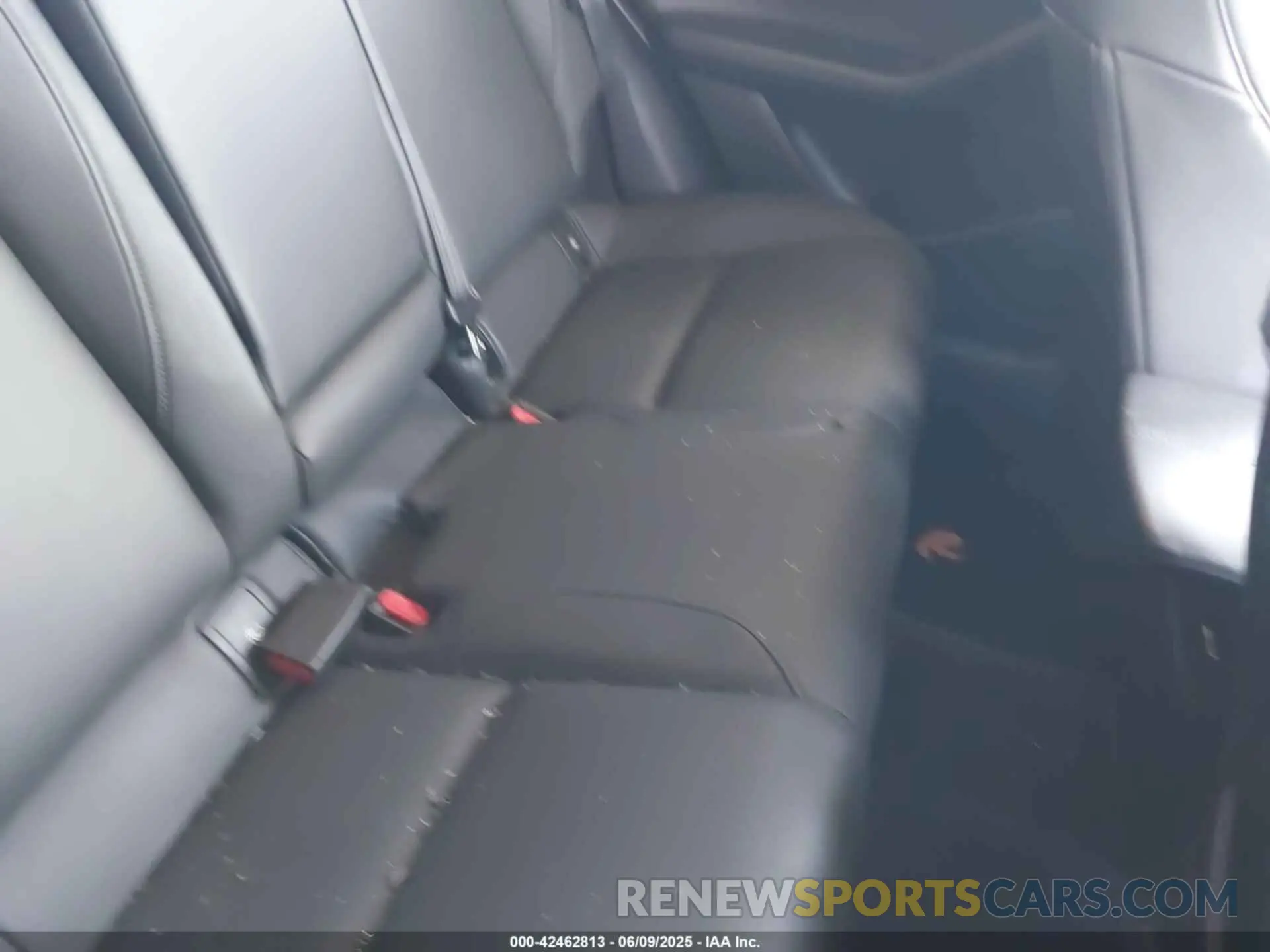 8 Photograph of a damaged car 3MVDMBBM8RM696181 MAZDA CX-30 2024