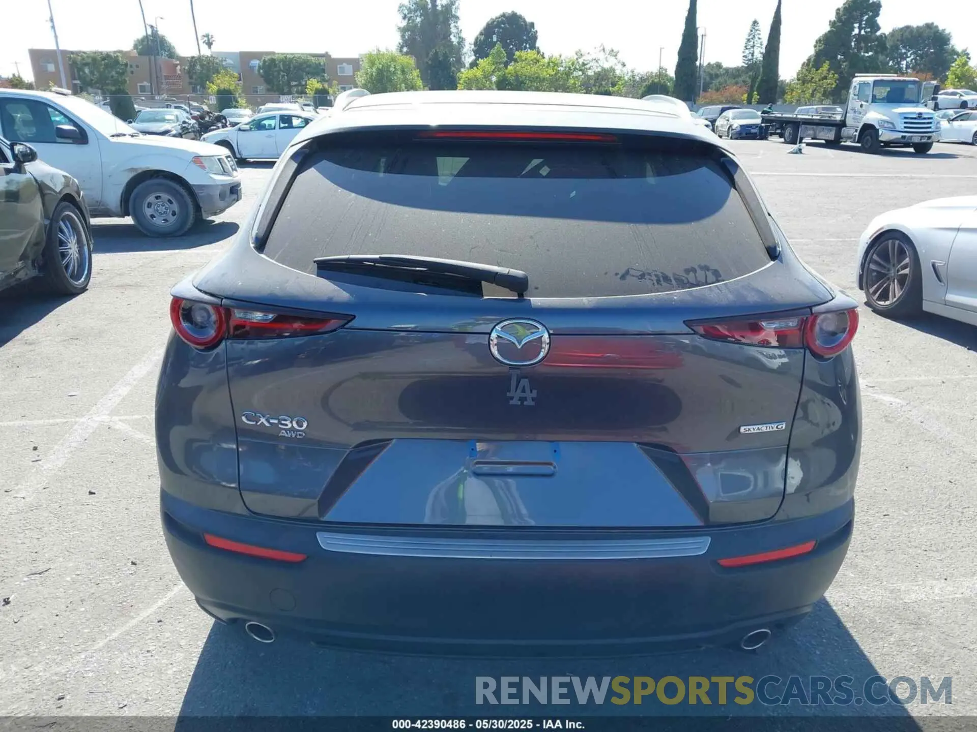 16 Photograph of a damaged car 3MVDMBBM8RM716638 MAZDA CX-30 2024
