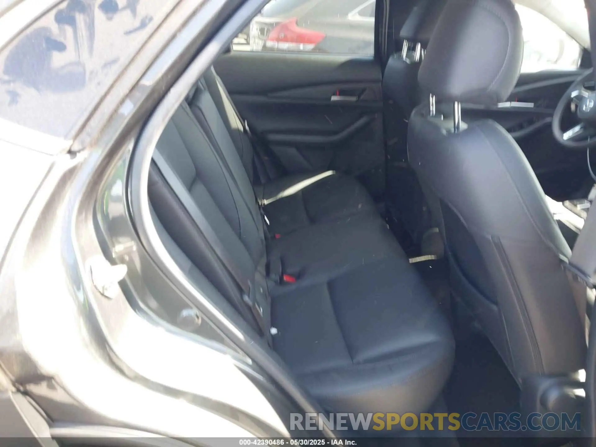 8 Photograph of a damaged car 3MVDMBBM8RM716638 MAZDA CX-30 2024