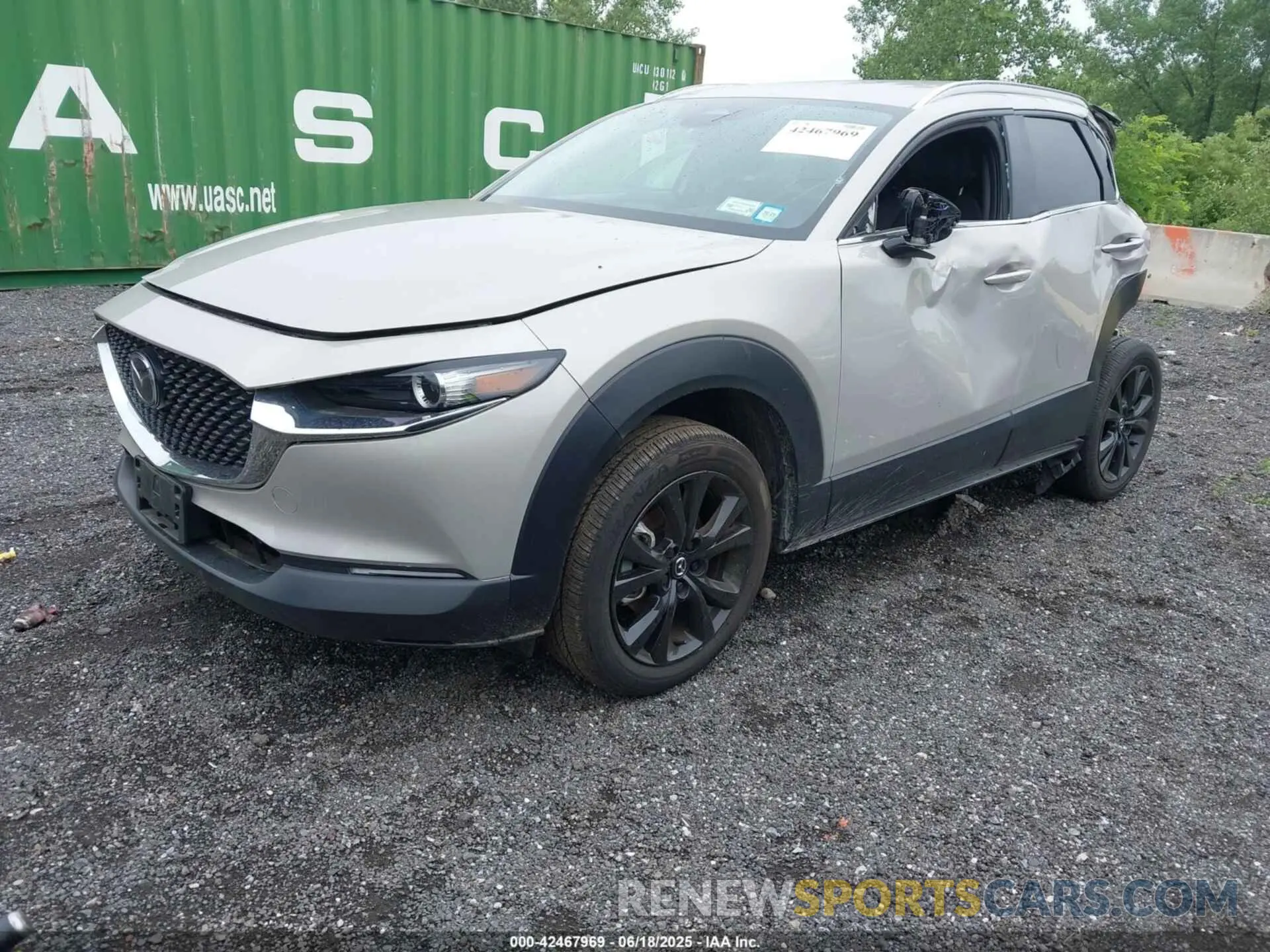 2 Photograph of a damaged car 3MVDMBBM8RM718163 MAZDA CX-30 2024