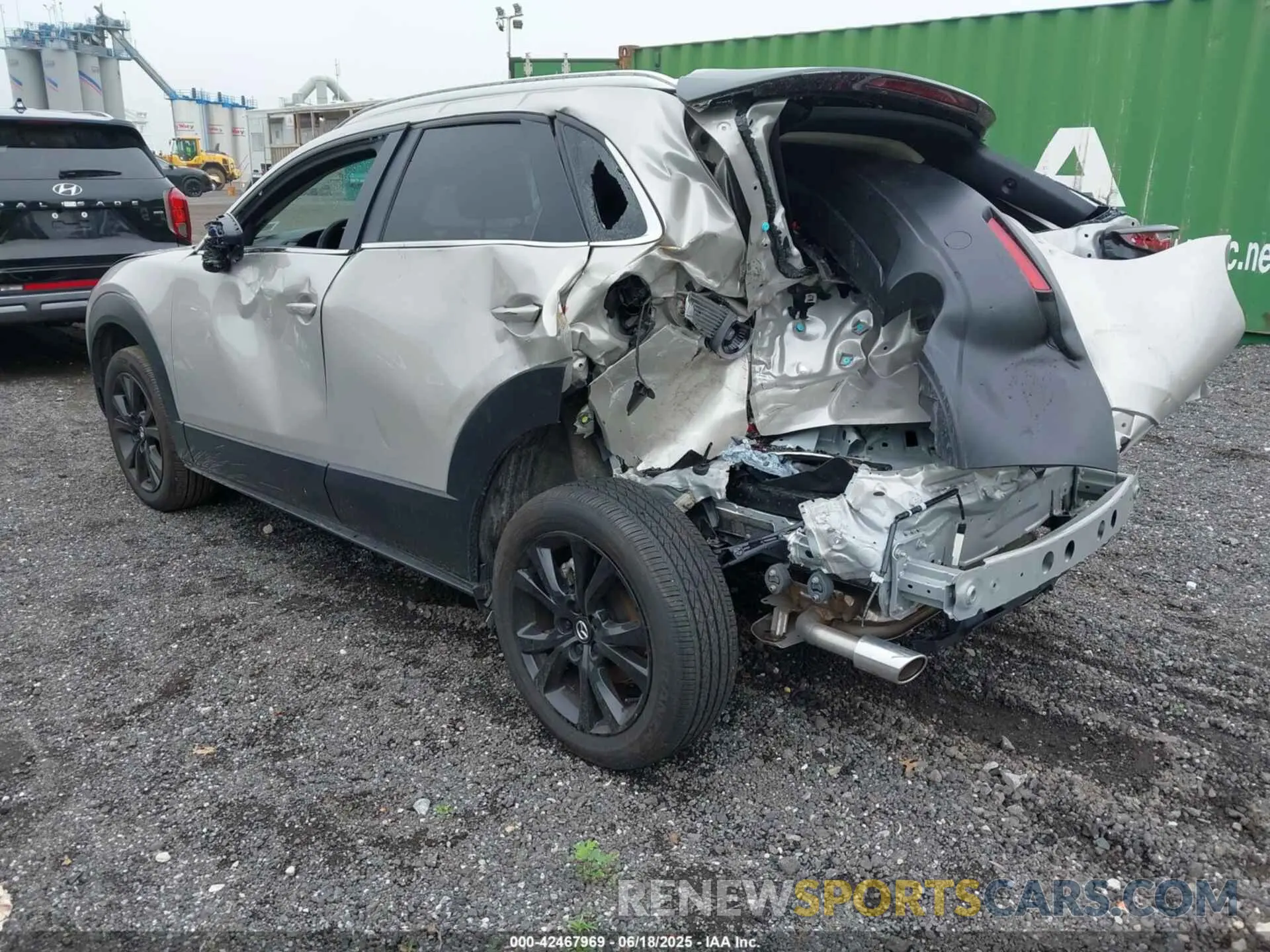 3 Photograph of a damaged car 3MVDMBBM8RM718163 MAZDA CX-30 2024