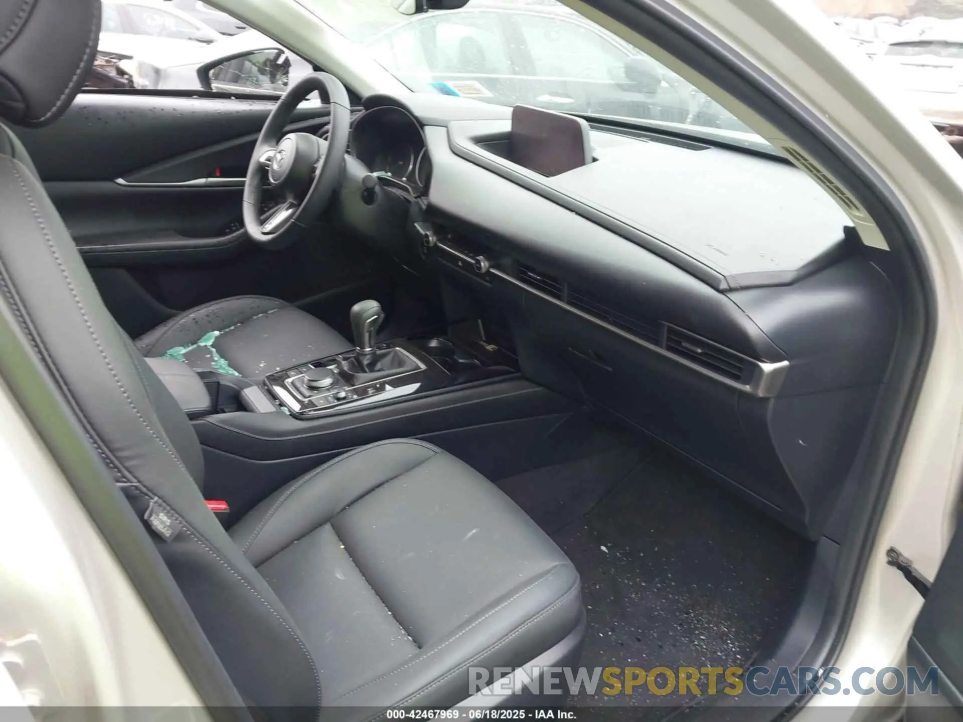 5 Photograph of a damaged car 3MVDMBBM8RM718163 MAZDA CX-30 2024