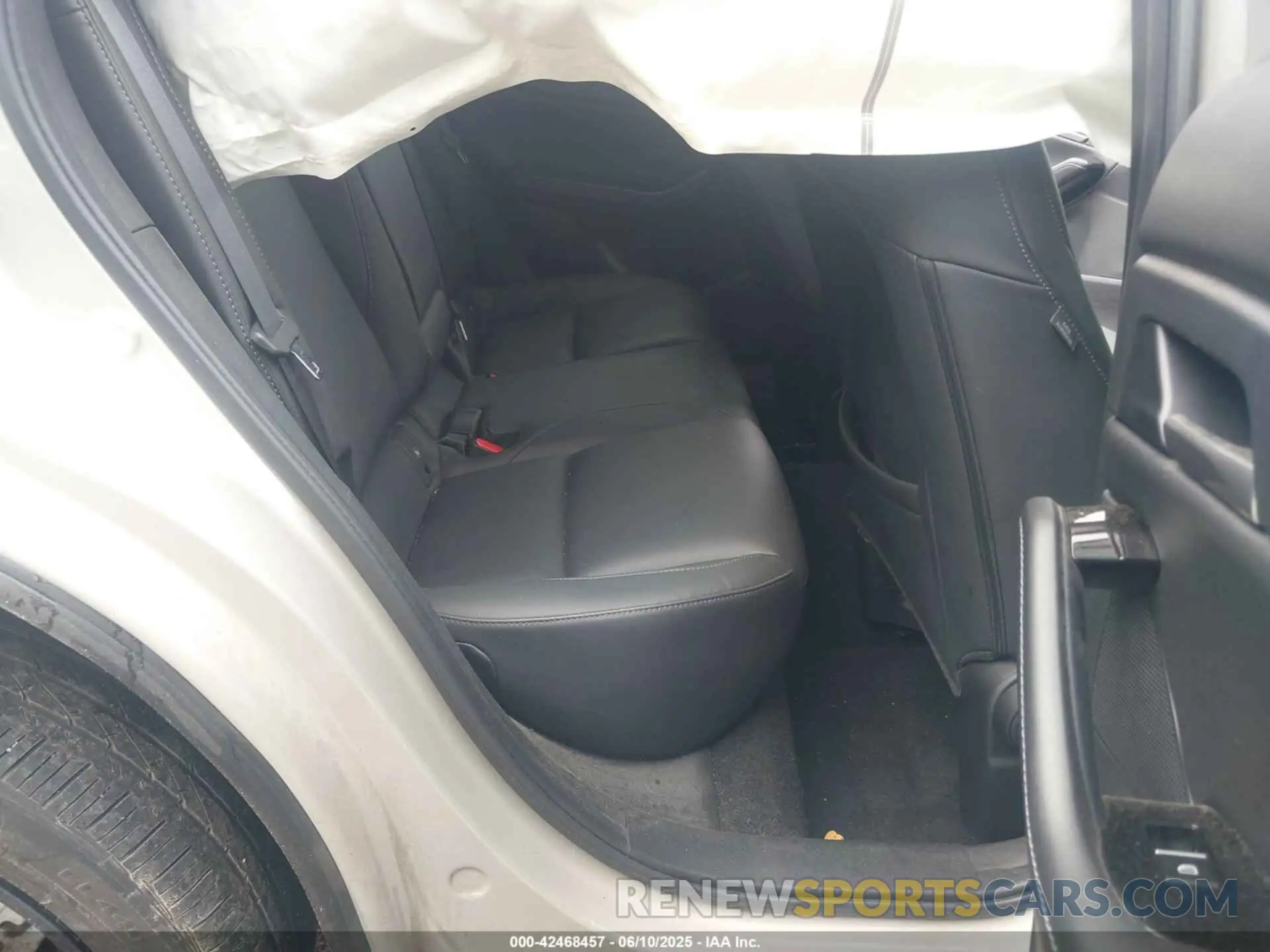 8 Photograph of a damaged car 3MVDMBBM9RM602244 MAZDA CX-30 2024