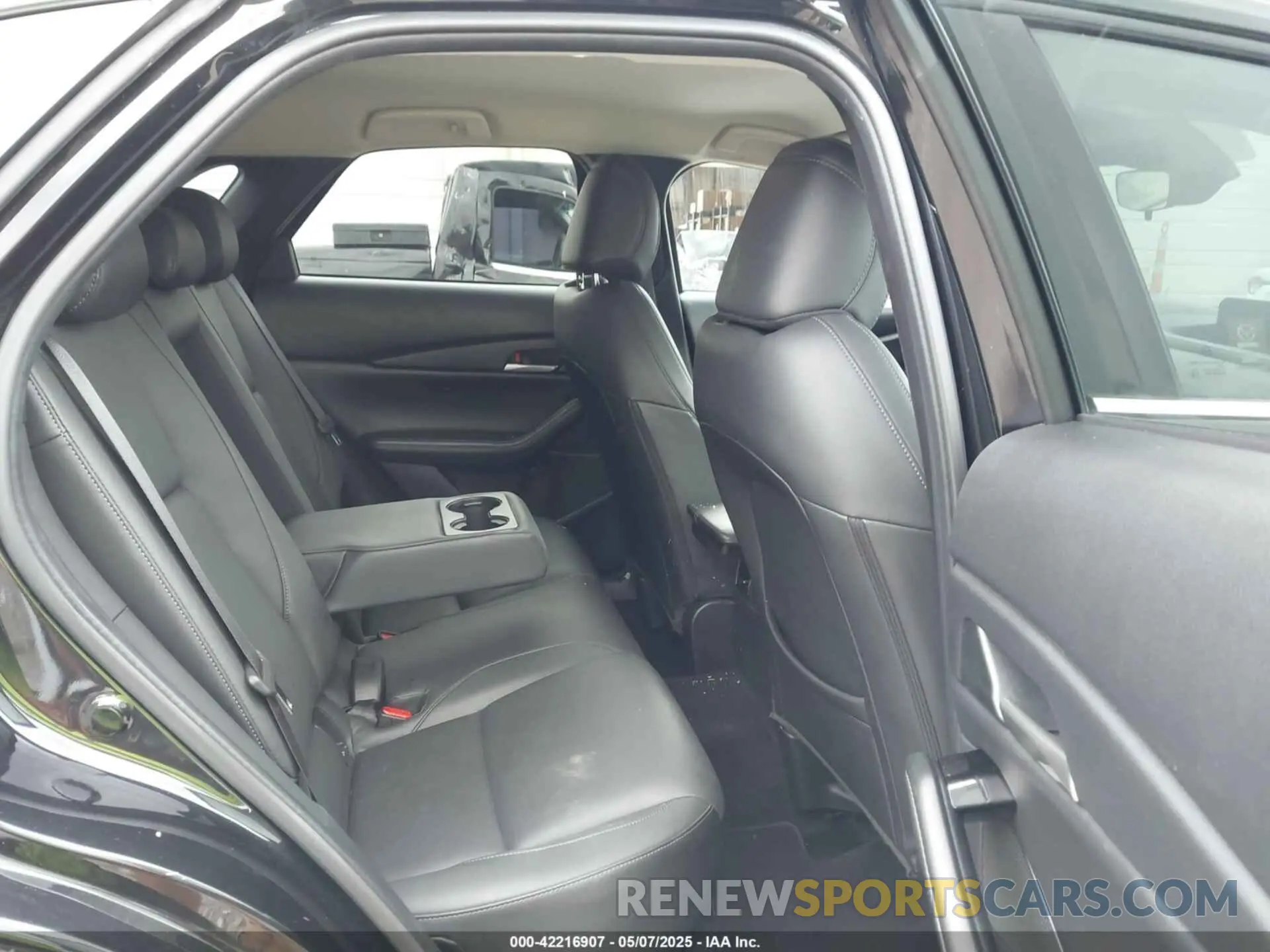 8 Photograph of a damaged car 3MVDMBBM9RM630979 MAZDA CX-30 2024