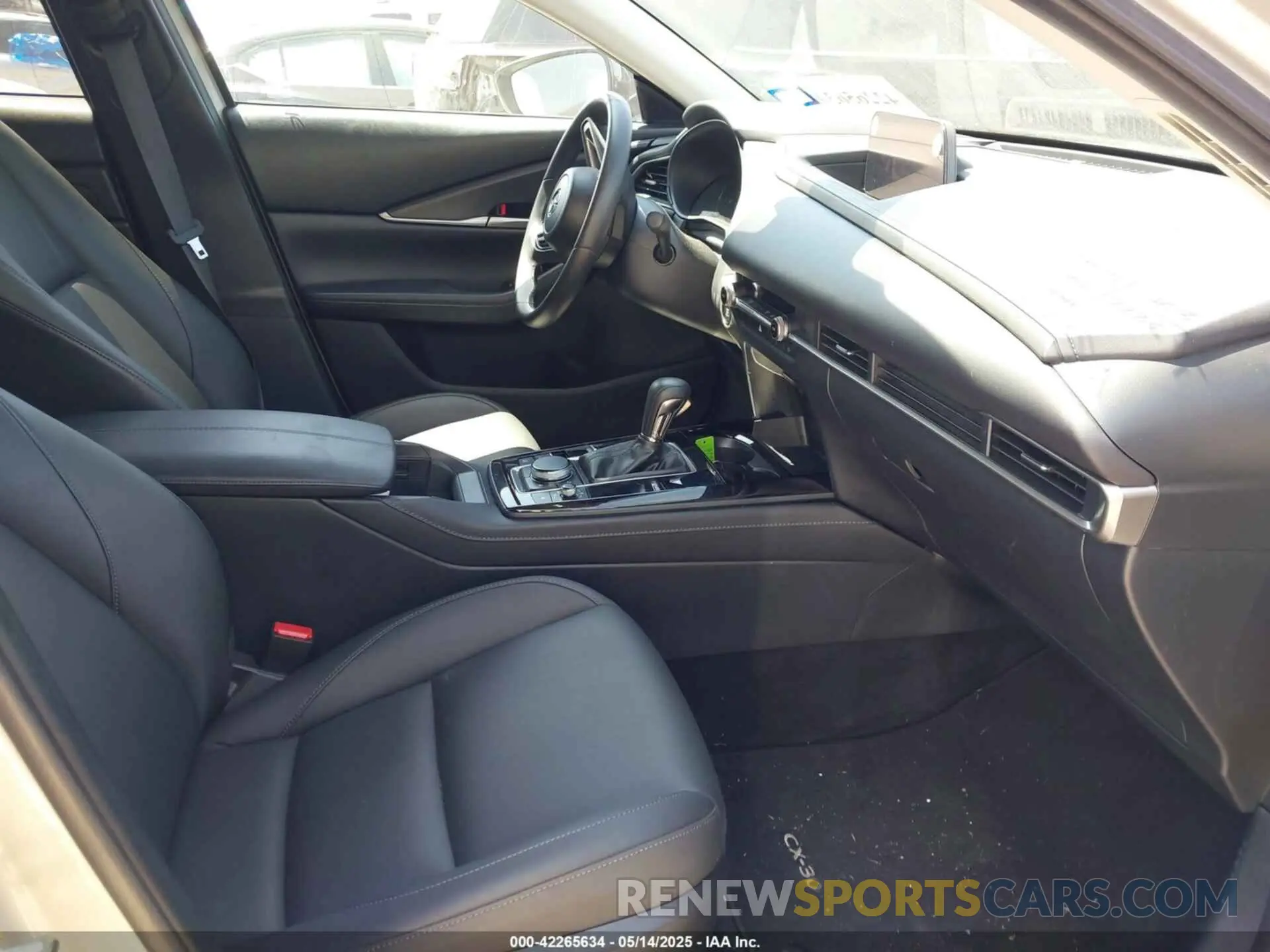 5 Photograph of a damaged car 3MVDMBBM9RM664436 MAZDA CX-30 2024