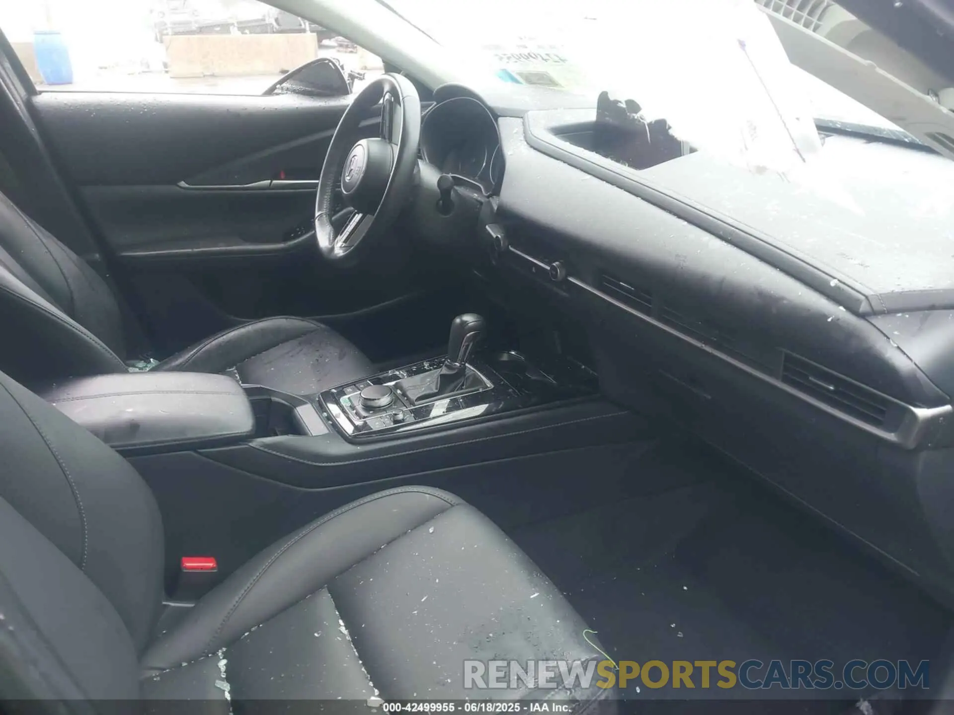 5 Photograph of a damaged car 3MVDMBBM9RM681964 MAZDA CX-30 2024
