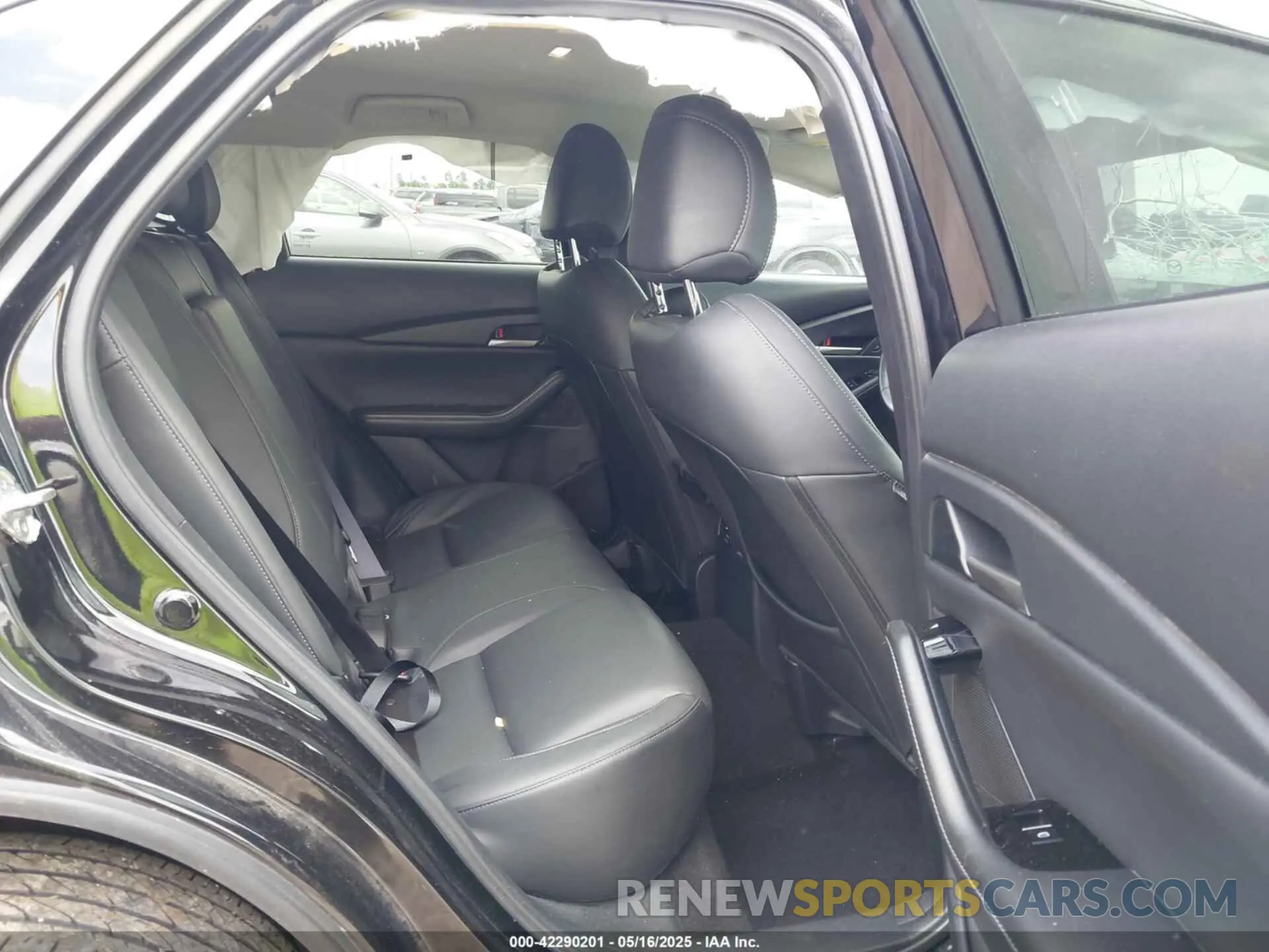 8 Photograph of a damaged car 3MVDMBBMXRM697784 MAZDA CX-30 2024