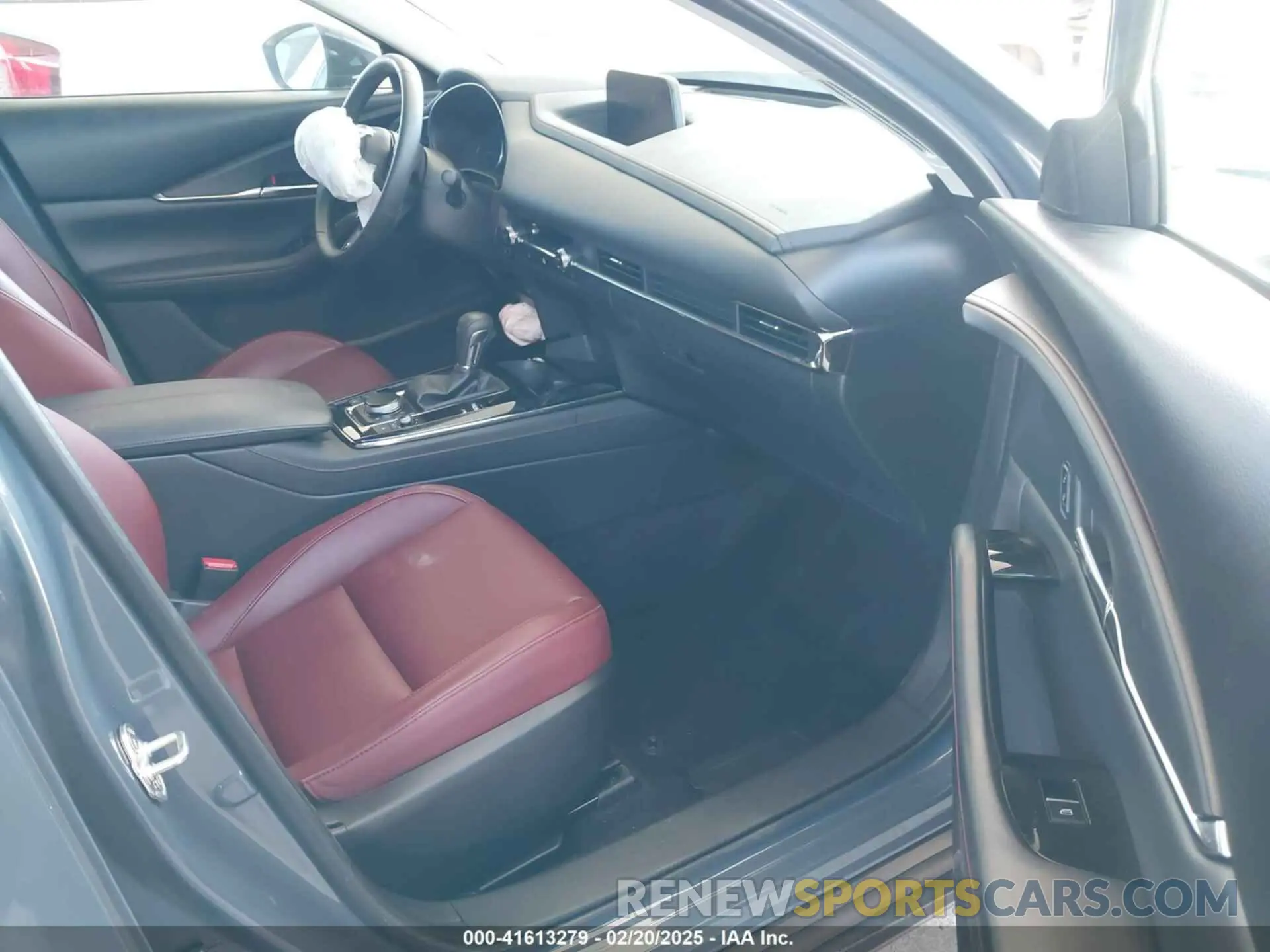 5 Photograph of a damaged car 3MVDMBCM0RM643067 MAZDA CX-30 2024