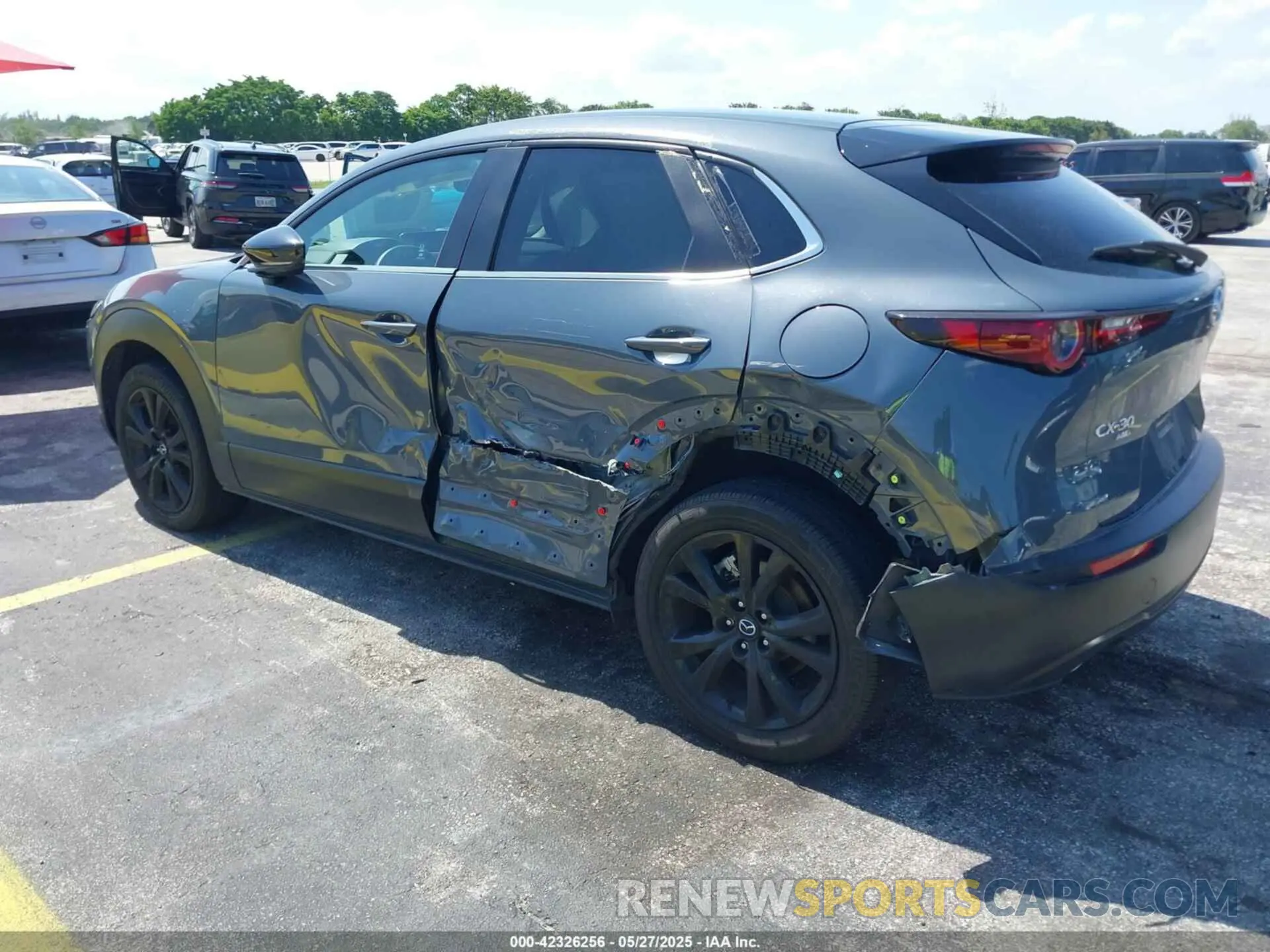 3 Photograph of a damaged car 3MVDMBCM0RM661018 MAZDA CX-30 2024