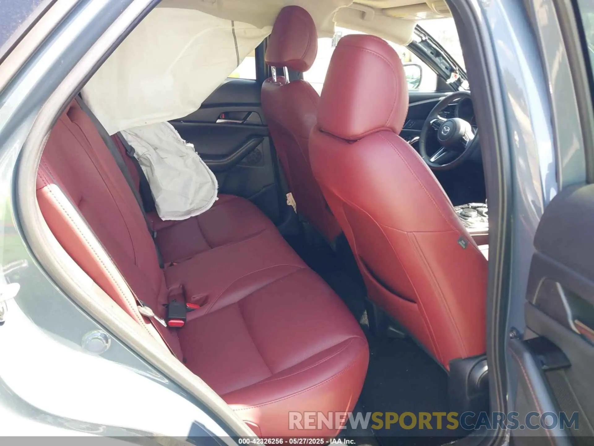 8 Photograph of a damaged car 3MVDMBCM0RM661018 MAZDA CX-30 2024