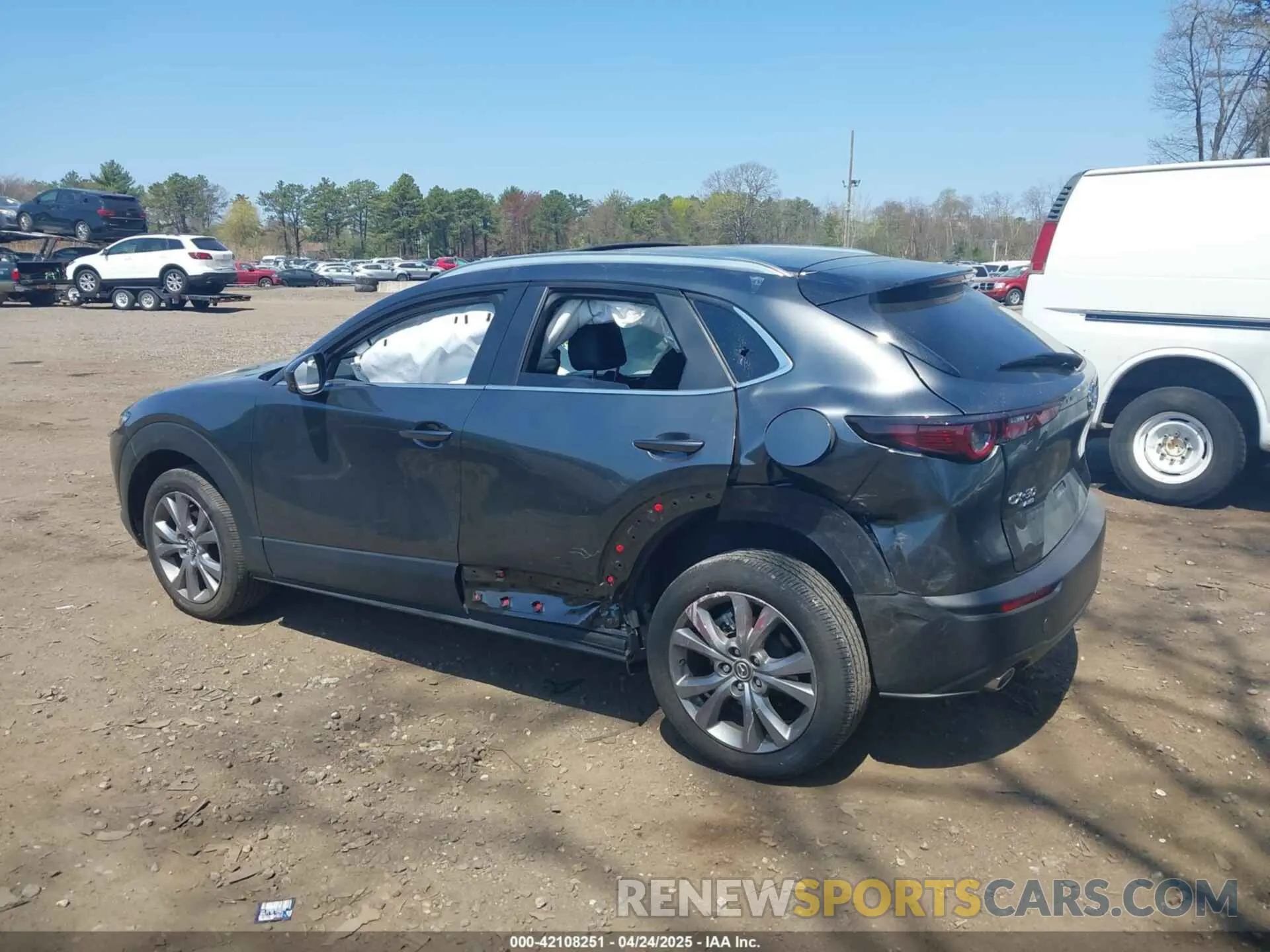 14 Photograph of a damaged car 3MVDMBCM0RM662752 MAZDA CX-30 2024