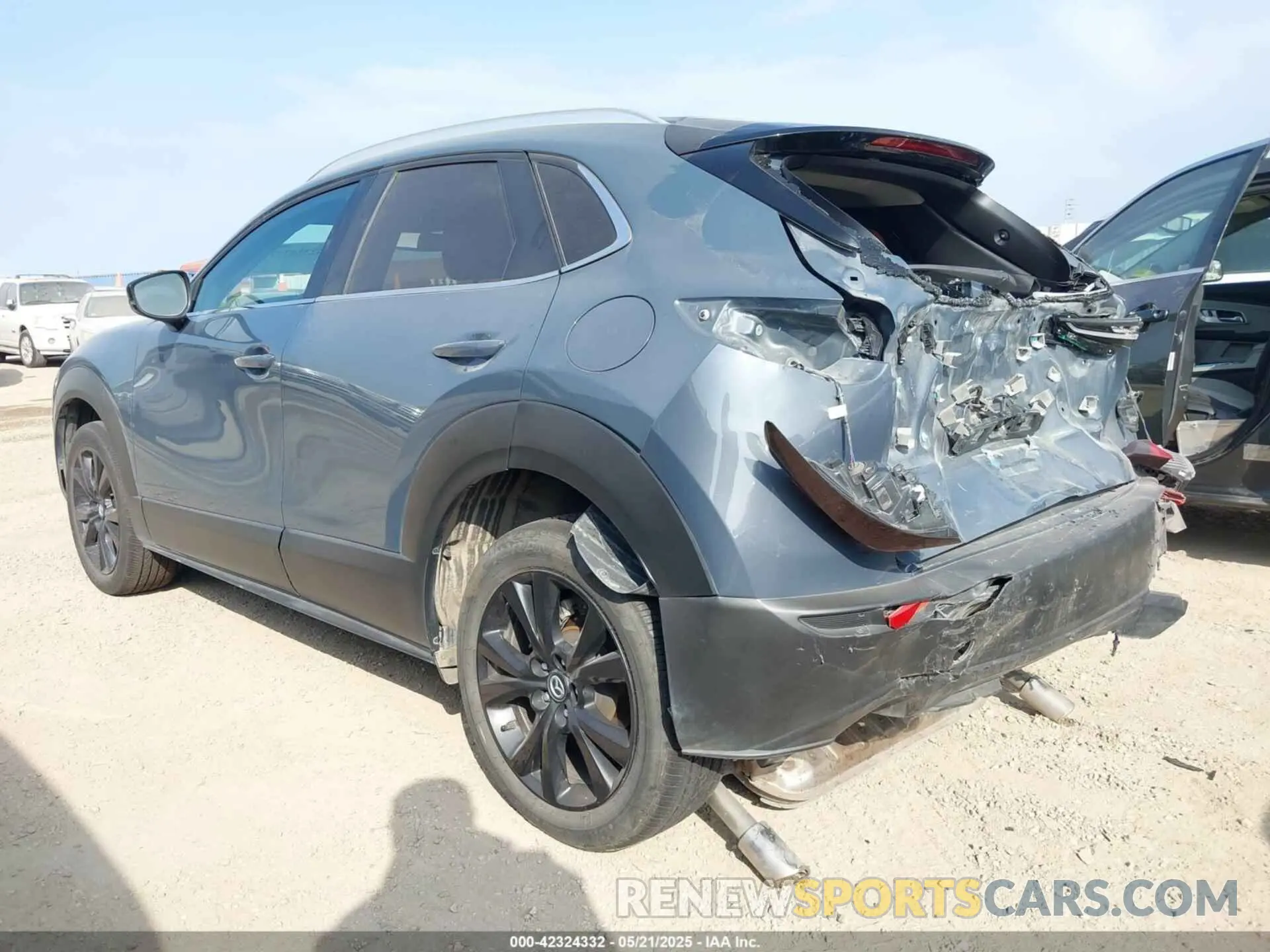 3 Photograph of a damaged car 3MVDMBCM0RM681804 MAZDA CX-30 2024