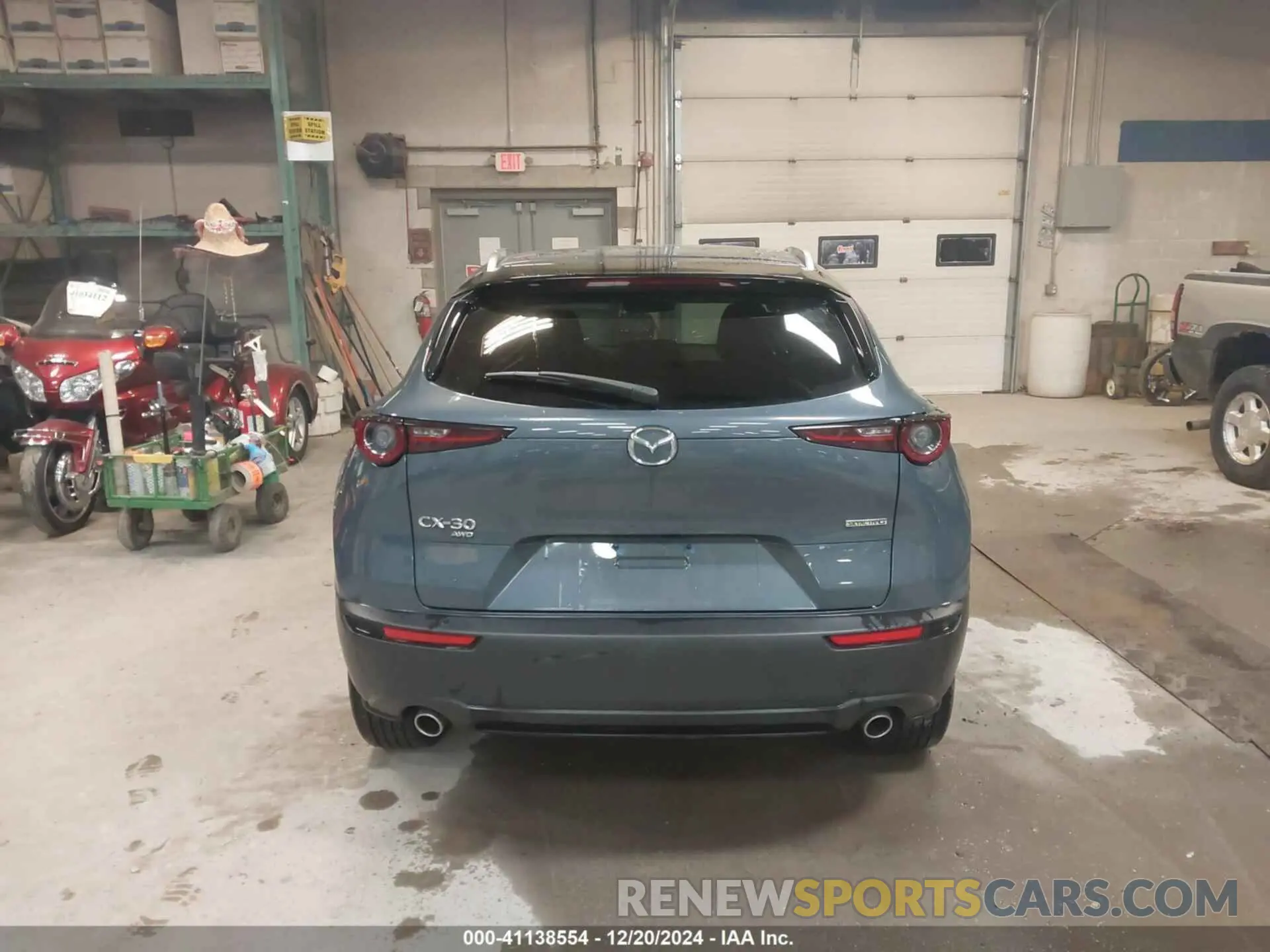 17 Photograph of a damaged car 3MVDMBCM2RM605761 MAZDA CX-30 2024