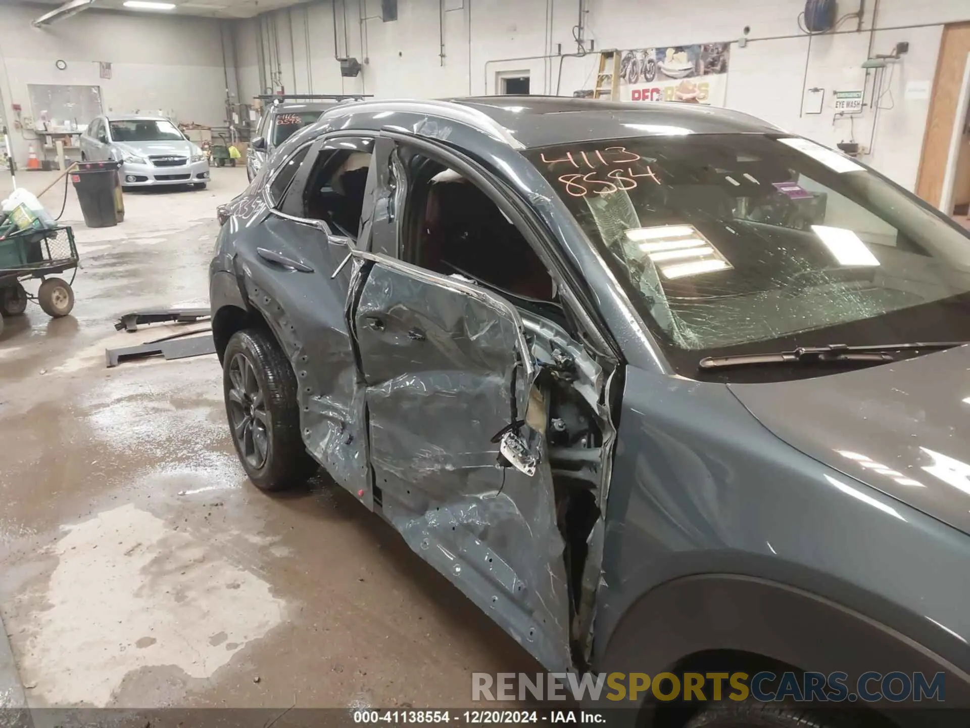 18 Photograph of a damaged car 3MVDMBCM2RM605761 MAZDA CX-30 2024