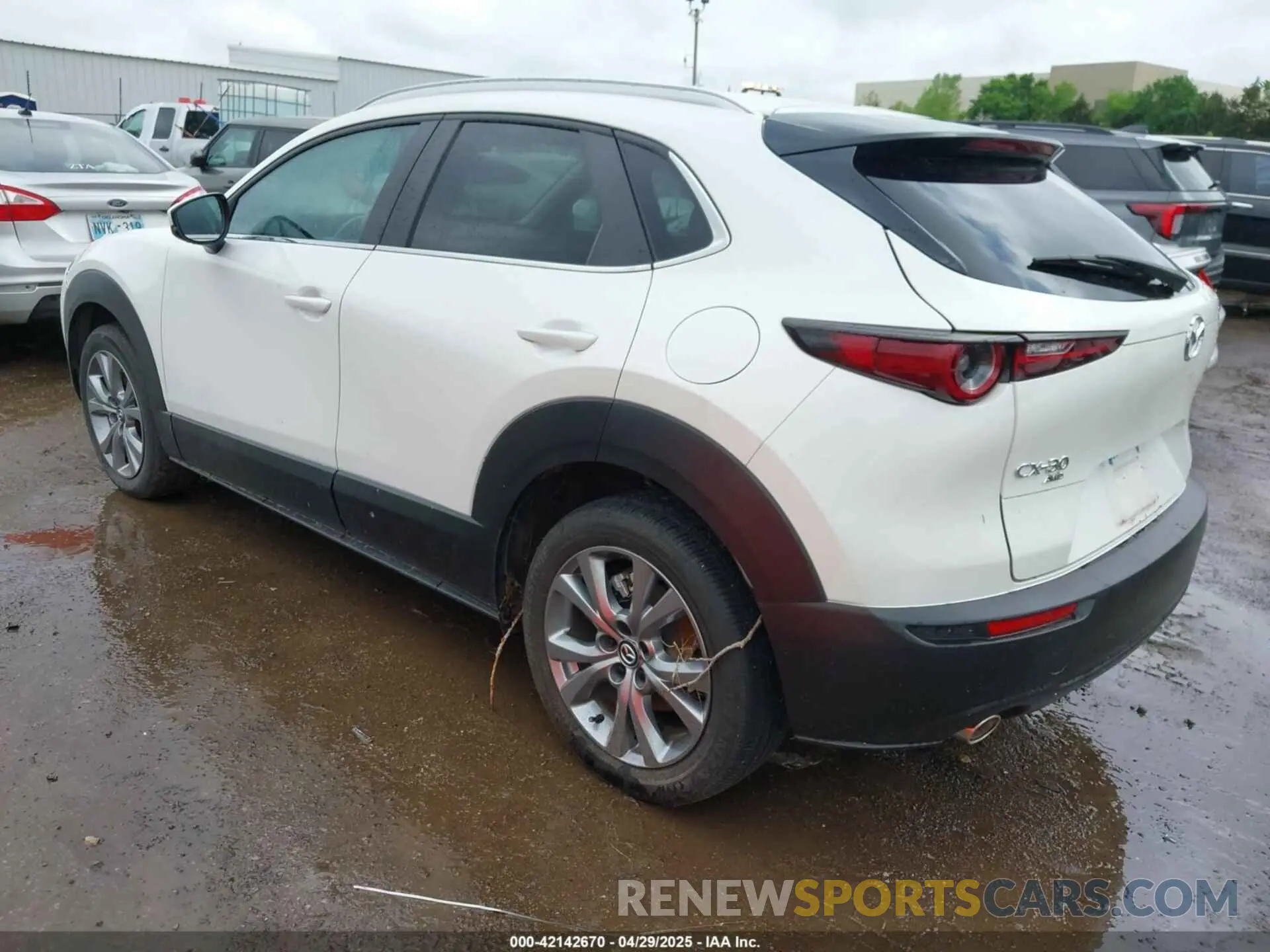 3 Photograph of a damaged car 3MVDMBCM2RM617697 MAZDA CX-30 2024