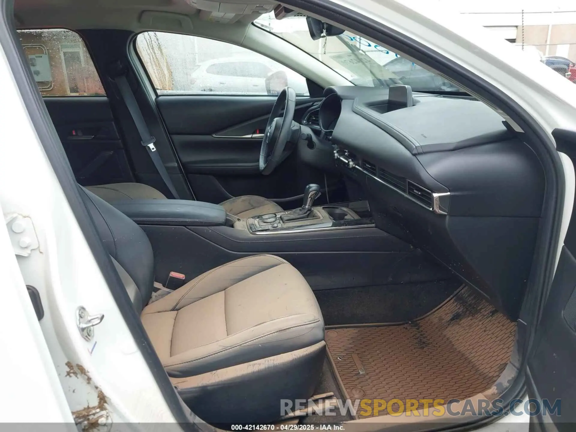 5 Photograph of a damaged car 3MVDMBCM2RM617697 MAZDA CX-30 2024