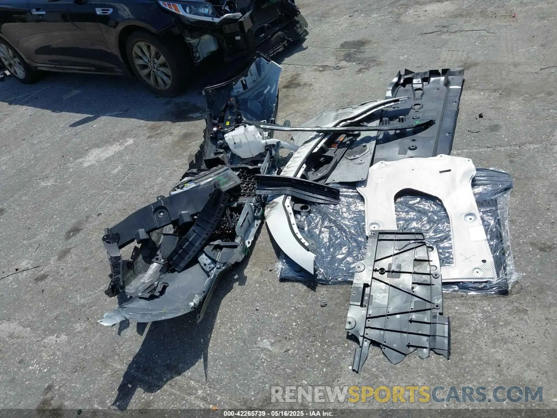 12 Photograph of a damaged car 3MVDMBCM2RM719131 MAZDA CX-30 2024