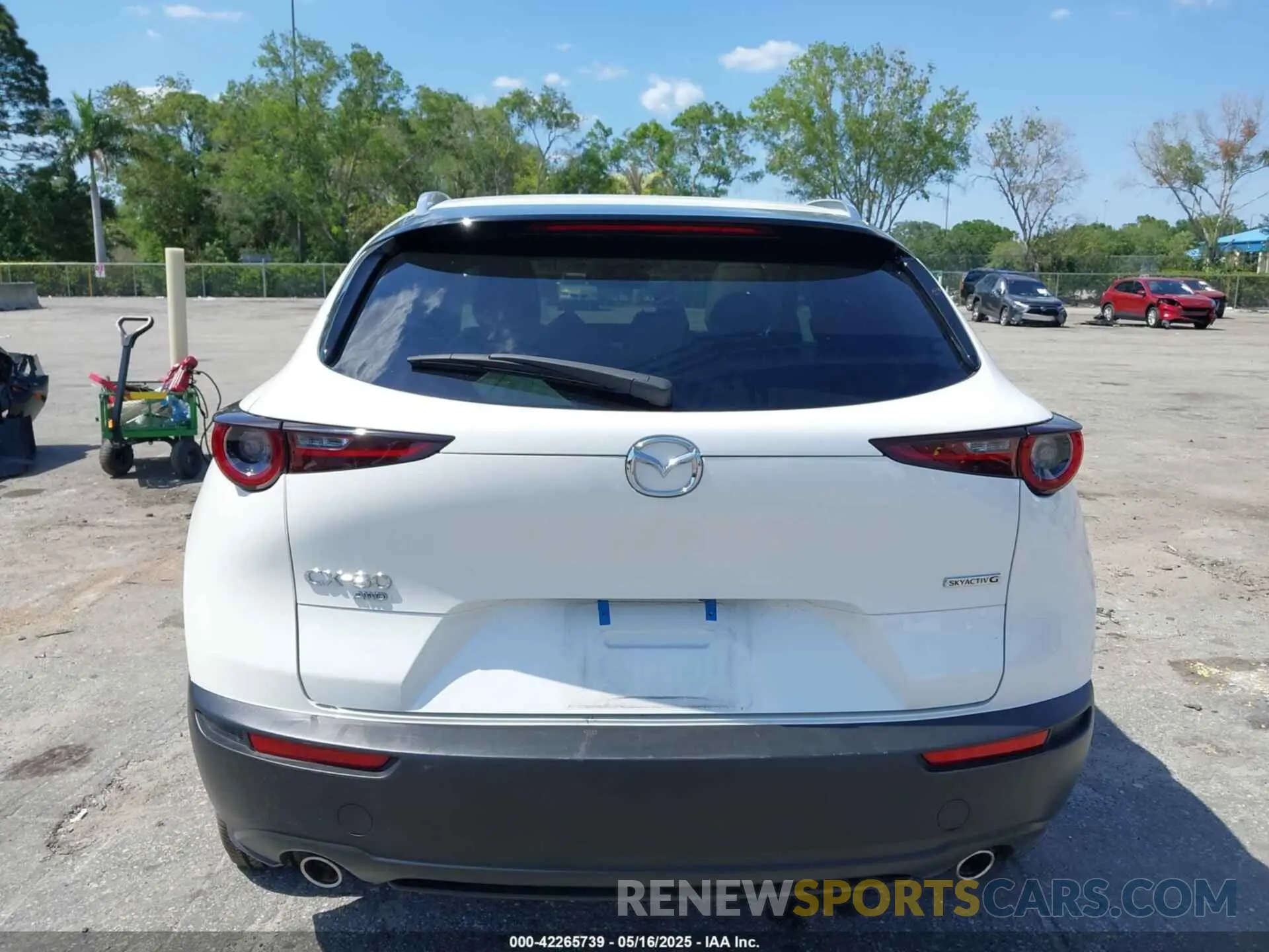 17 Photograph of a damaged car 3MVDMBCM2RM719131 MAZDA CX-30 2024