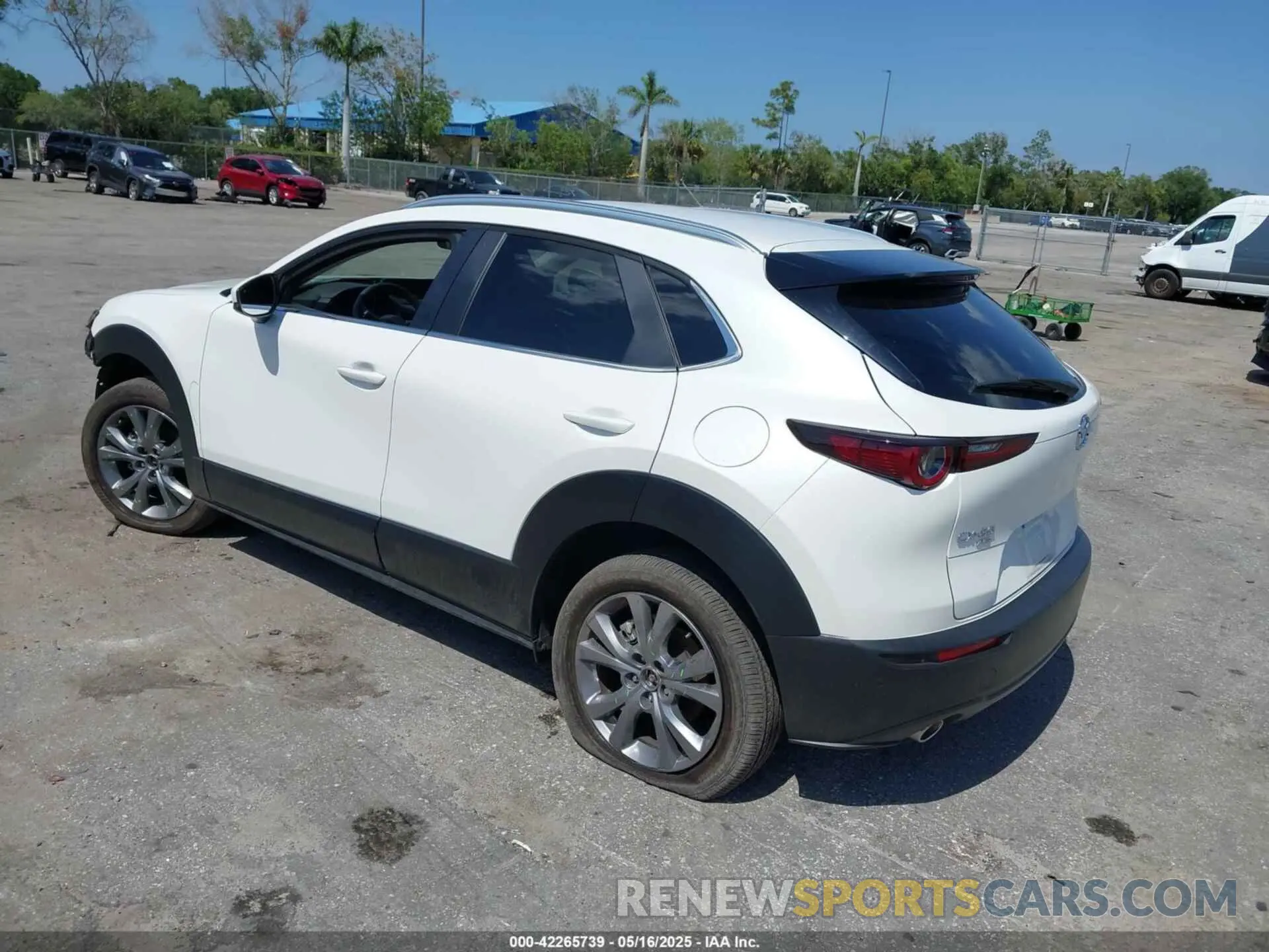3 Photograph of a damaged car 3MVDMBCM2RM719131 MAZDA CX-30 2024