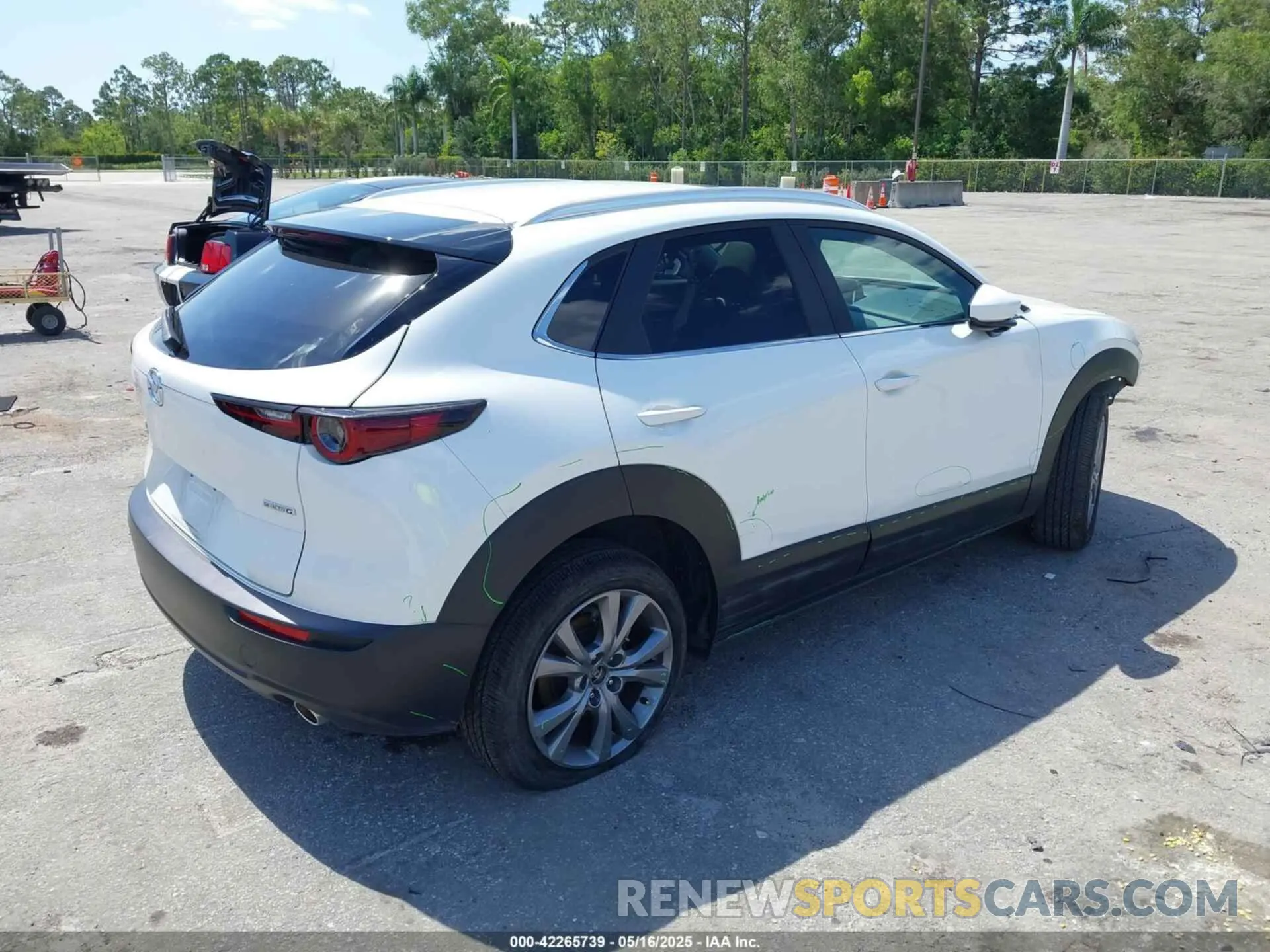 4 Photograph of a damaged car 3MVDMBCM2RM719131 MAZDA CX-30 2024