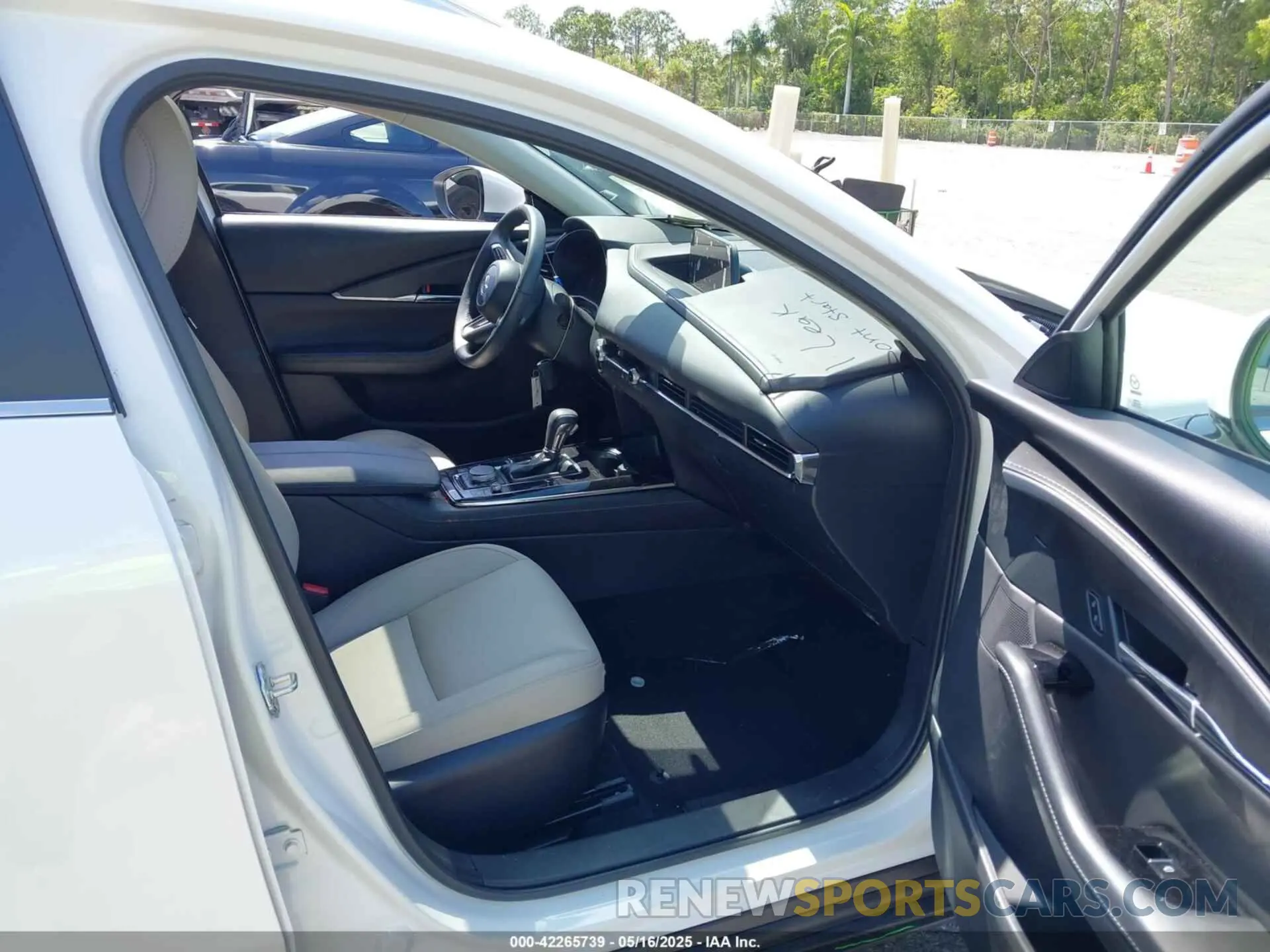 5 Photograph of a damaged car 3MVDMBCM2RM719131 MAZDA CX-30 2024