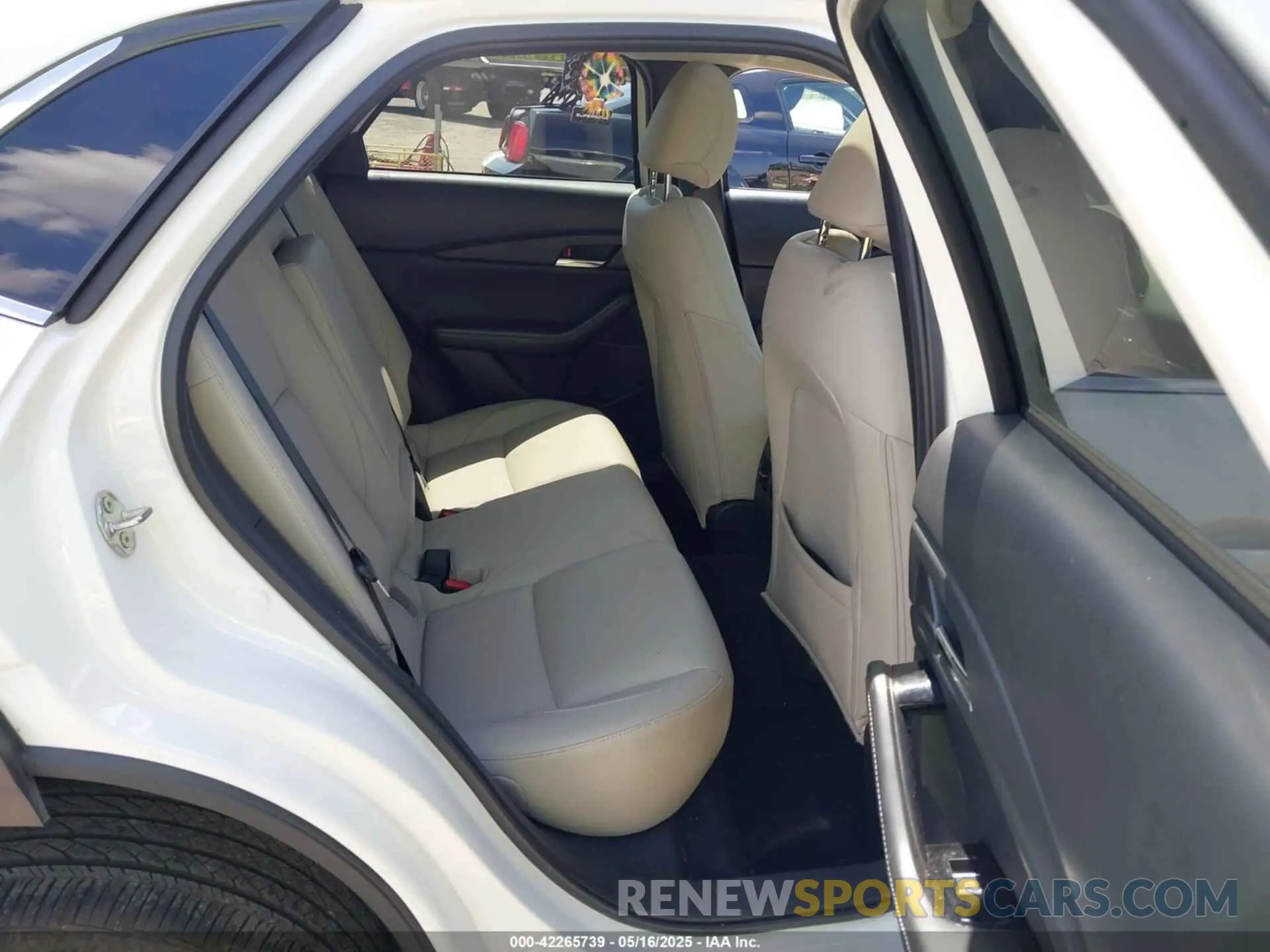 8 Photograph of a damaged car 3MVDMBCM2RM719131 MAZDA CX-30 2024