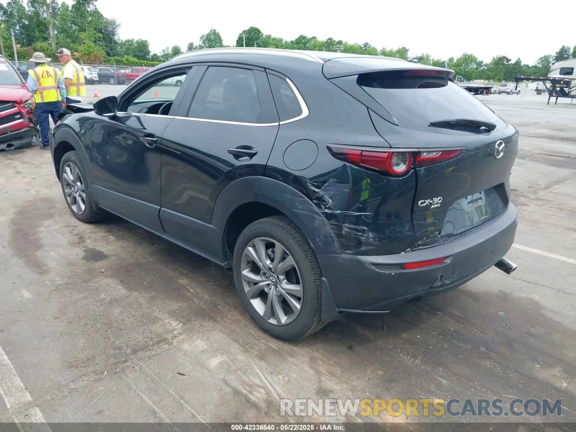 3 Photograph of a damaged car 3MVDMBCM3RM663118 MAZDA CX-30 2024