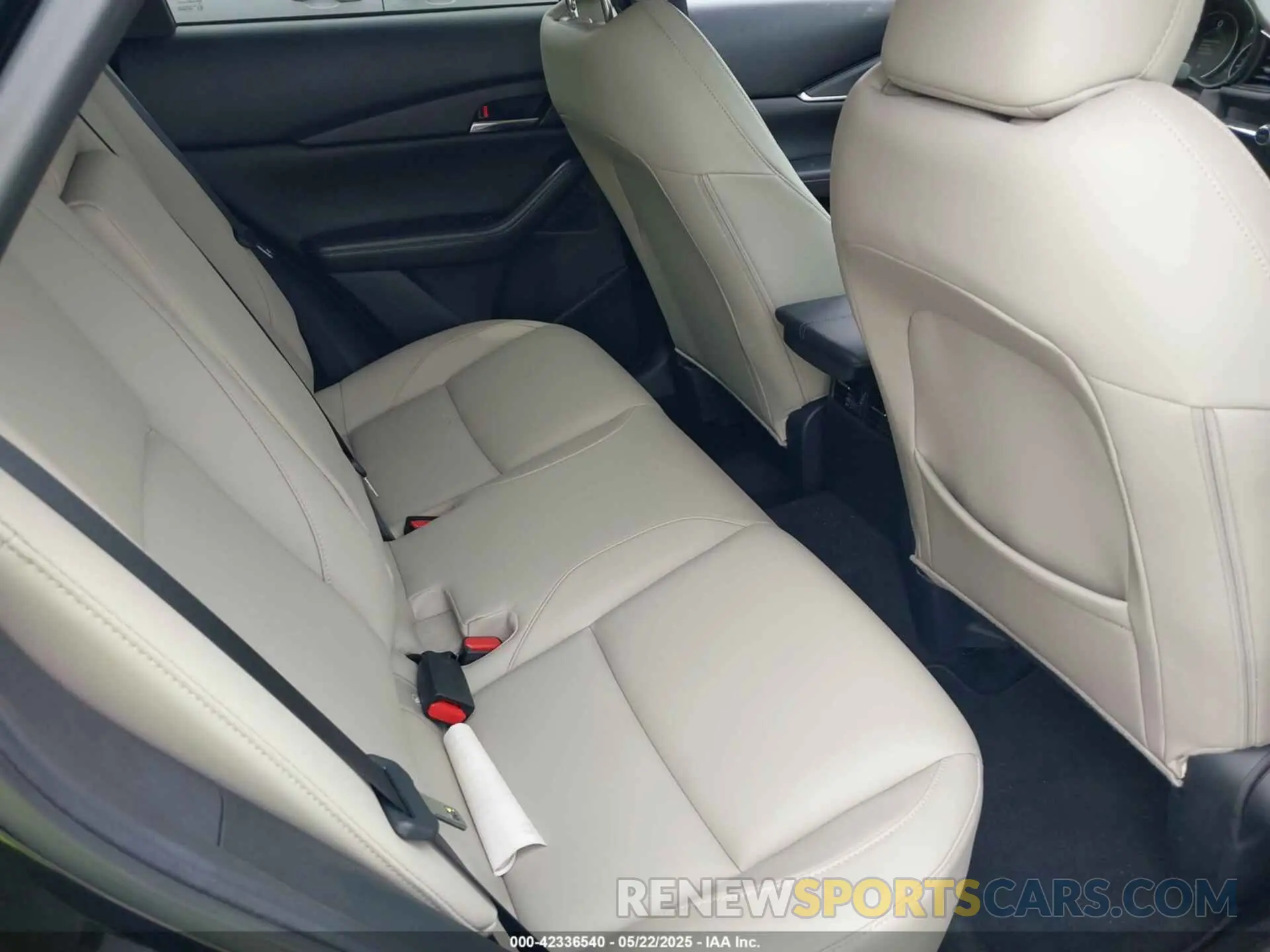 8 Photograph of a damaged car 3MVDMBCM3RM663118 MAZDA CX-30 2024