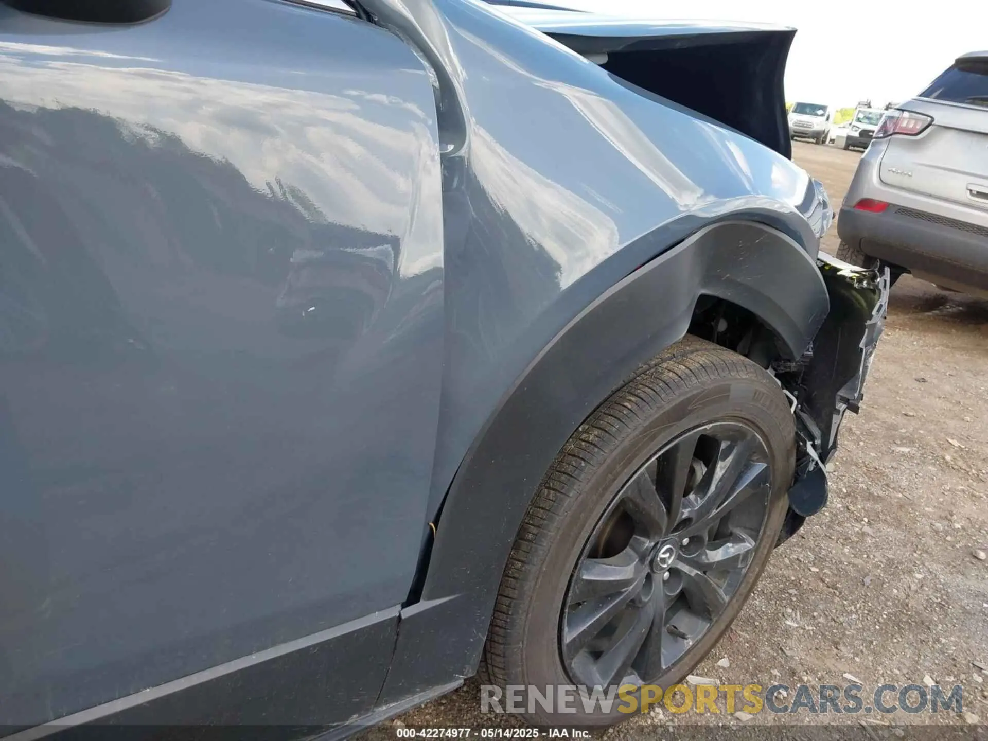 17 Photograph of a damaged car 3MVDMBCM3RM664365 MAZDA CX-30 2024