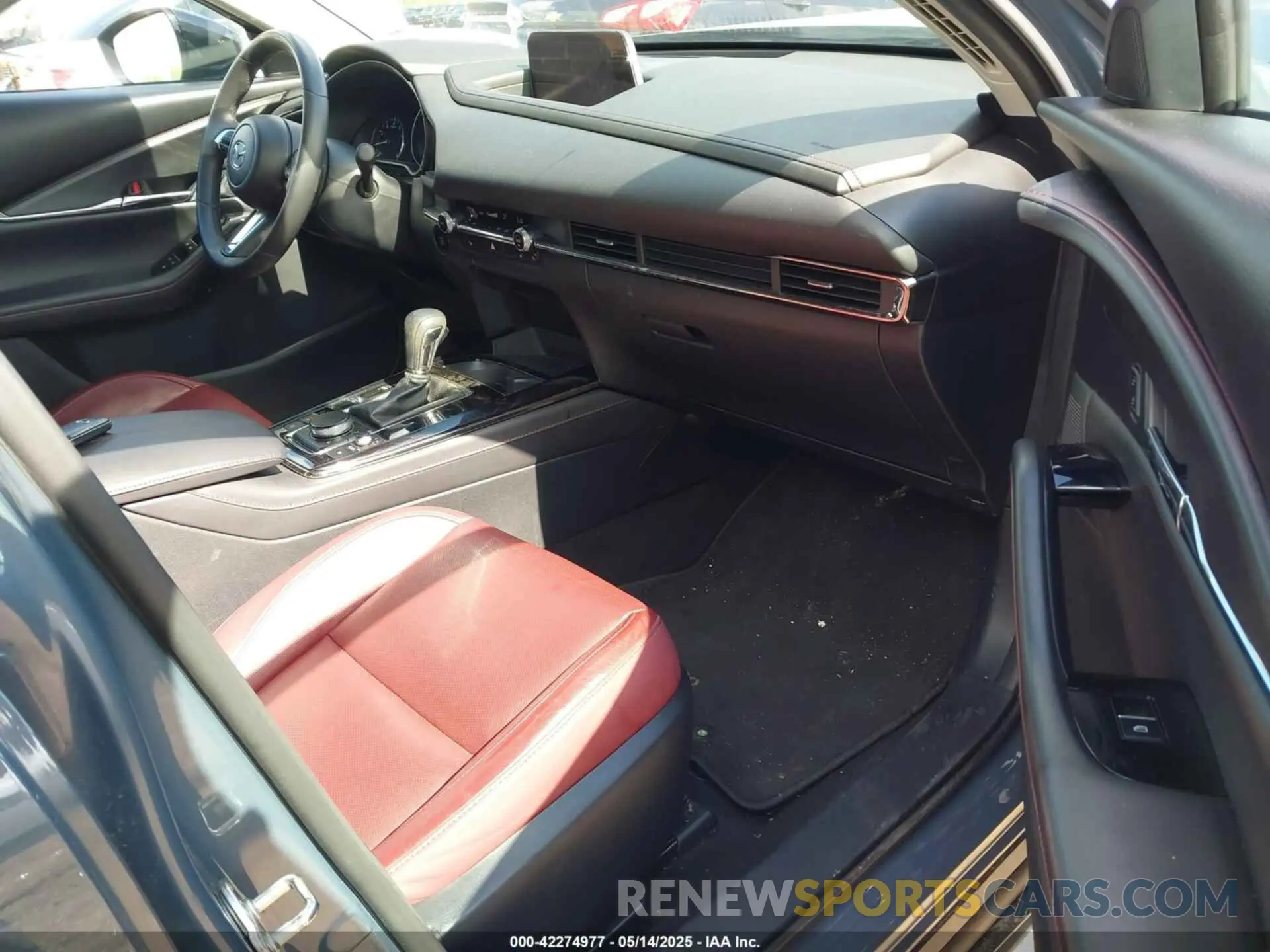 5 Photograph of a damaged car 3MVDMBCM3RM664365 MAZDA CX-30 2024