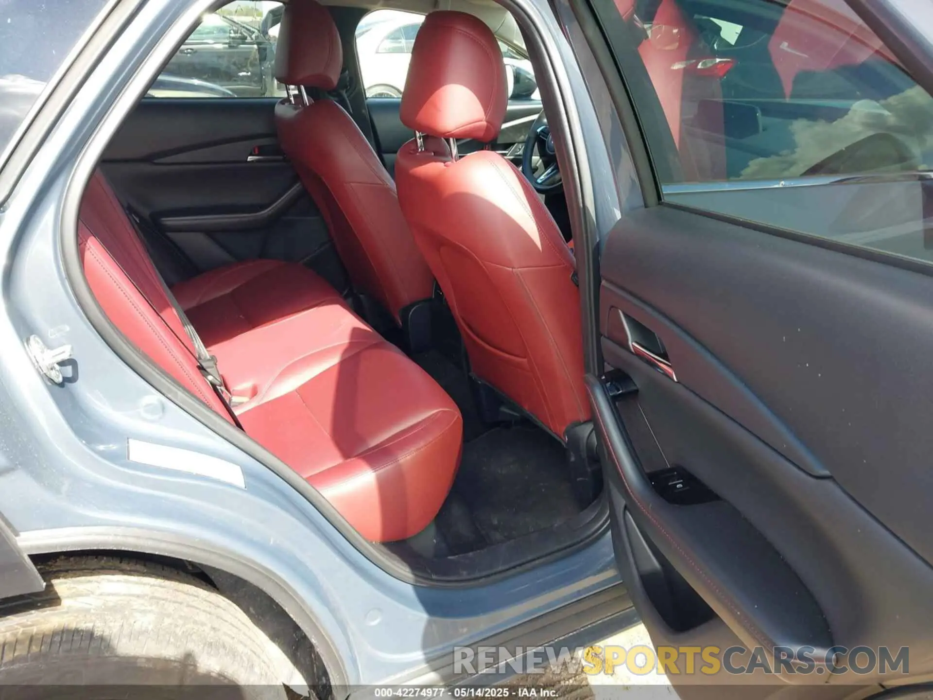 8 Photograph of a damaged car 3MVDMBCM3RM664365 MAZDA CX-30 2024