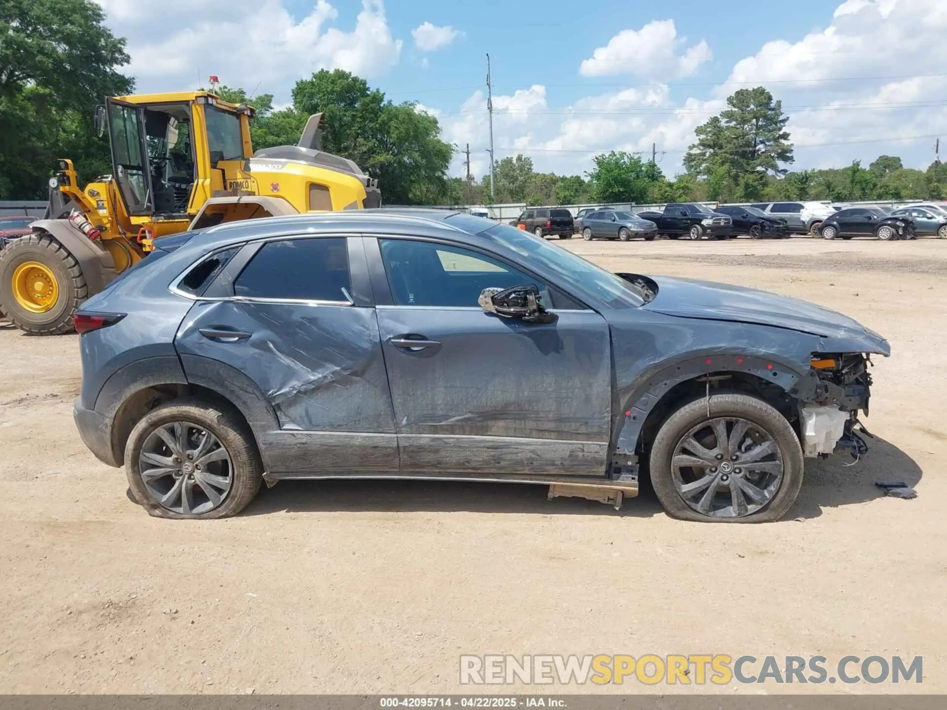 14 Photograph of a damaged car 3MVDMBCM3RM683241 MAZDA CX-30 2024