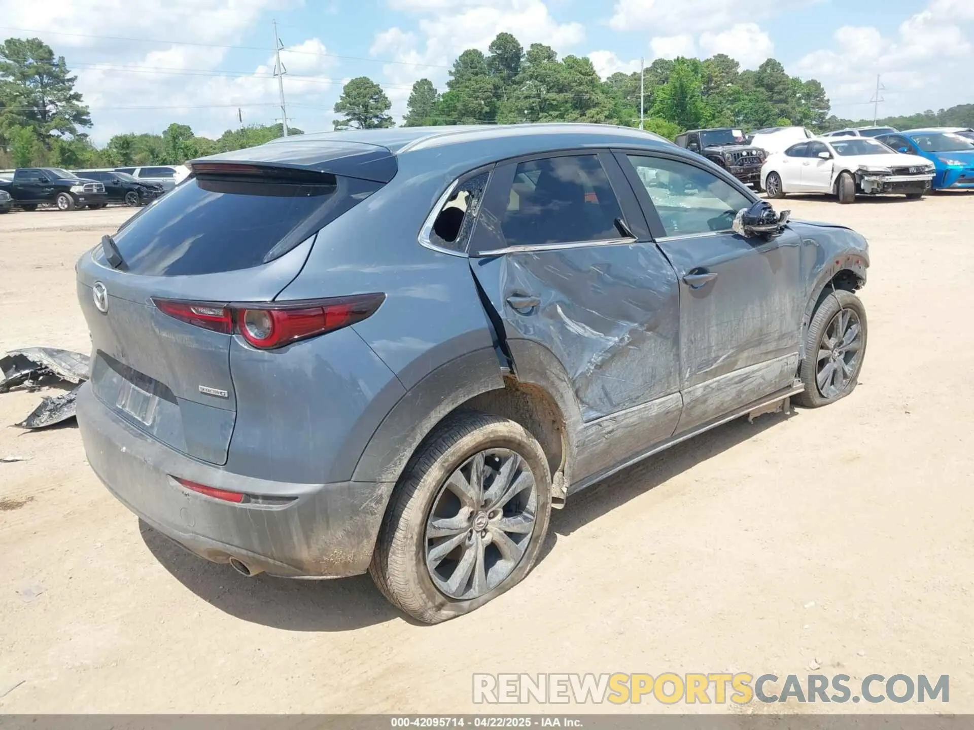 4 Photograph of a damaged car 3MVDMBCM3RM683241 MAZDA CX-30 2024