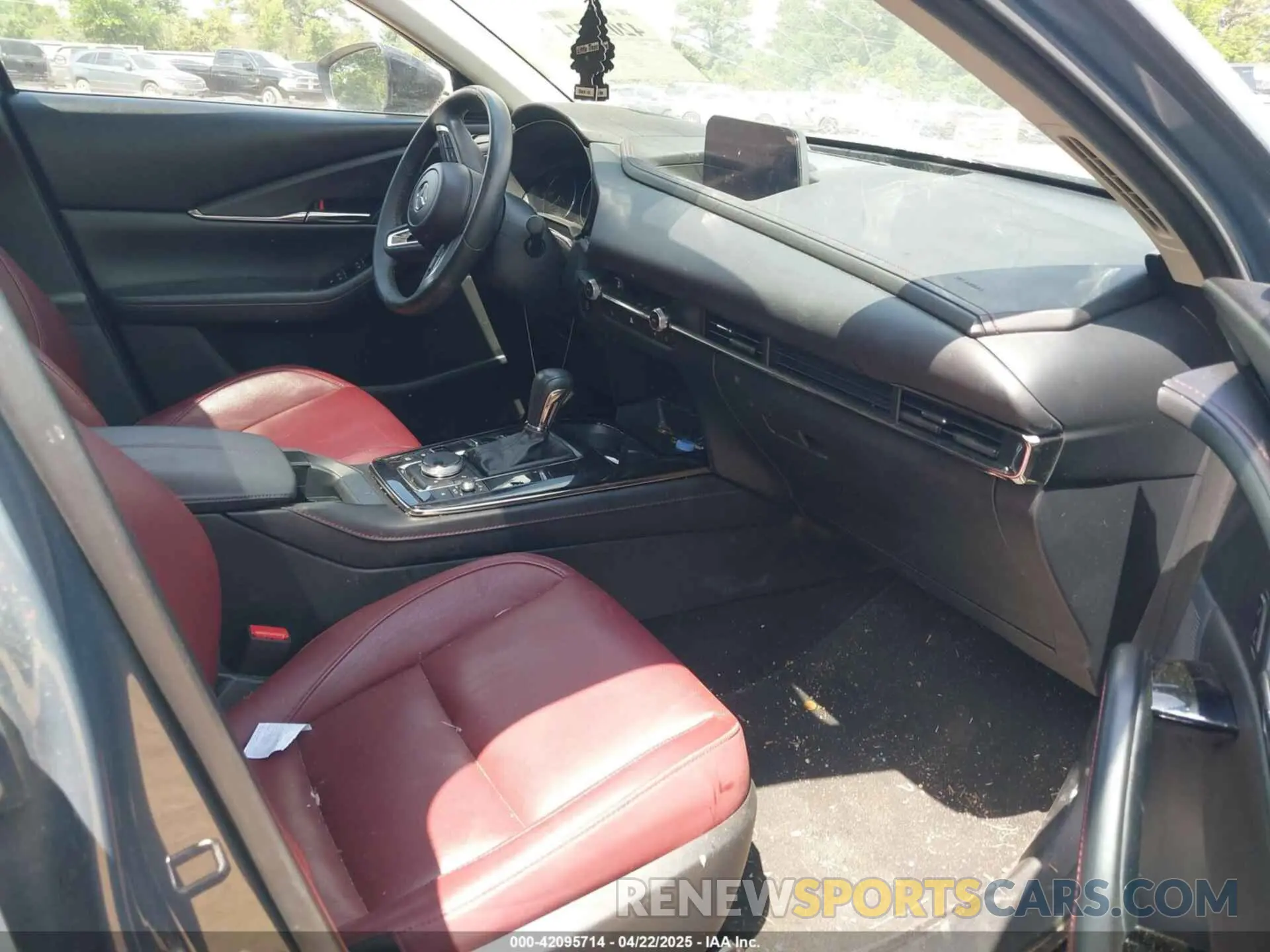 5 Photograph of a damaged car 3MVDMBCM3RM683241 MAZDA CX-30 2024