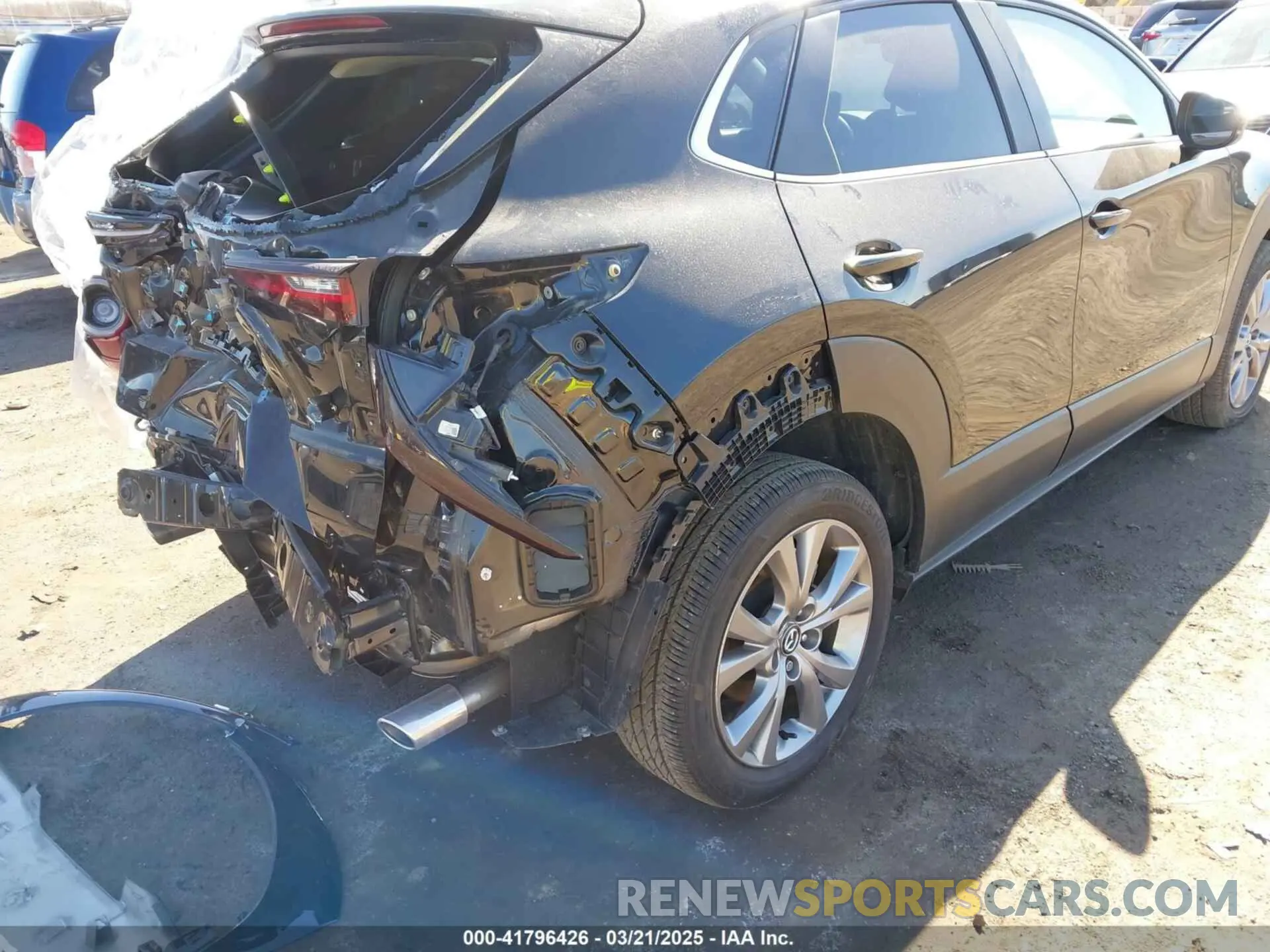 17 Photograph of a damaged car 3MVDMBCM4RM607530 MAZDA CX-30 2024