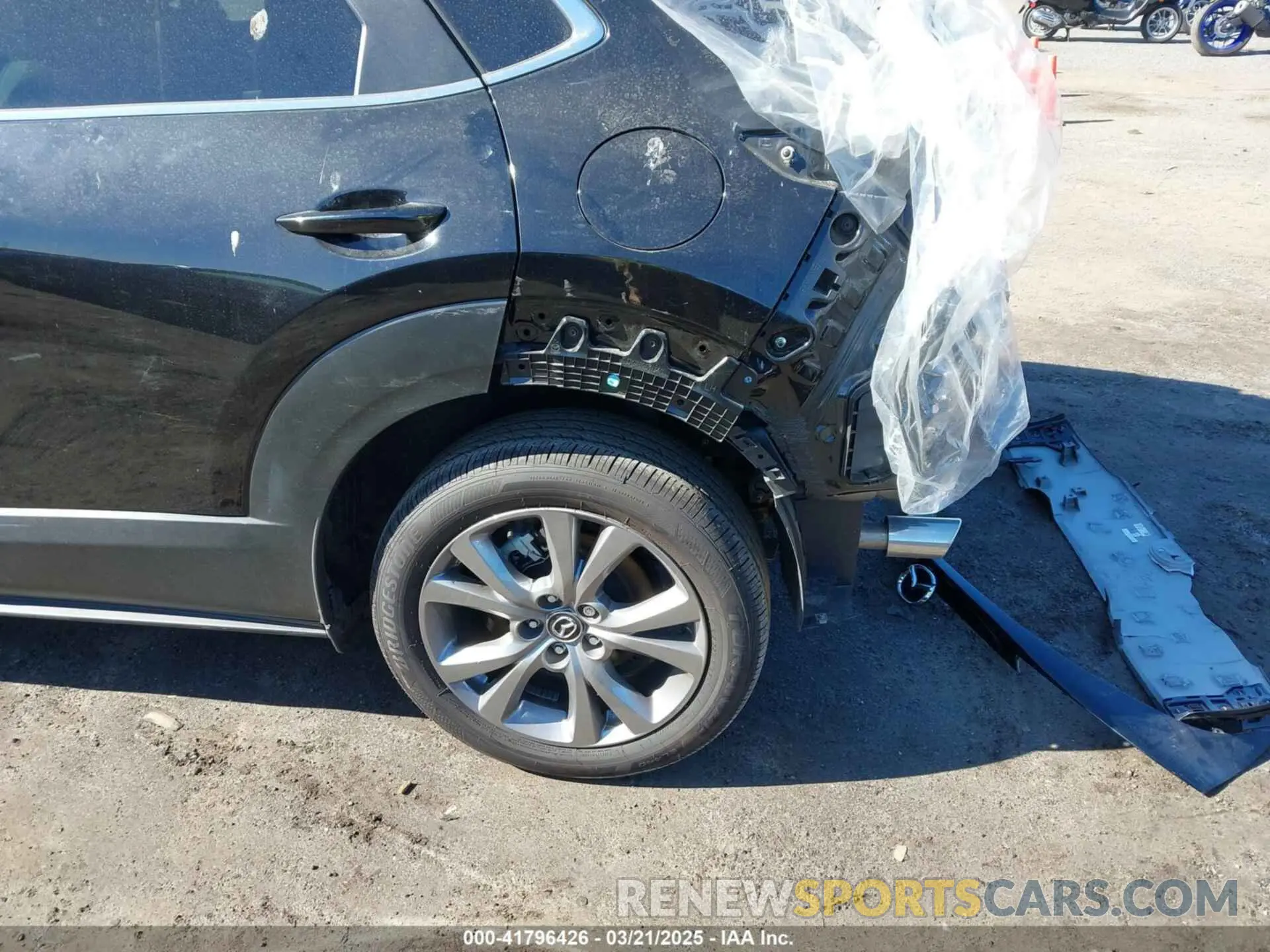 18 Photograph of a damaged car 3MVDMBCM4RM607530 MAZDA CX-30 2024