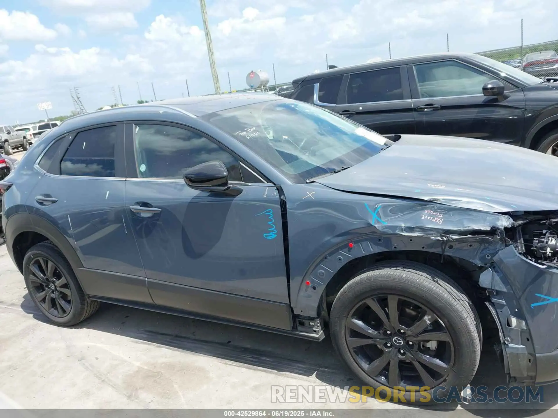 14 Photograph of a damaged car 3MVDMBCM4RM651155 MAZDA CX-30 2024