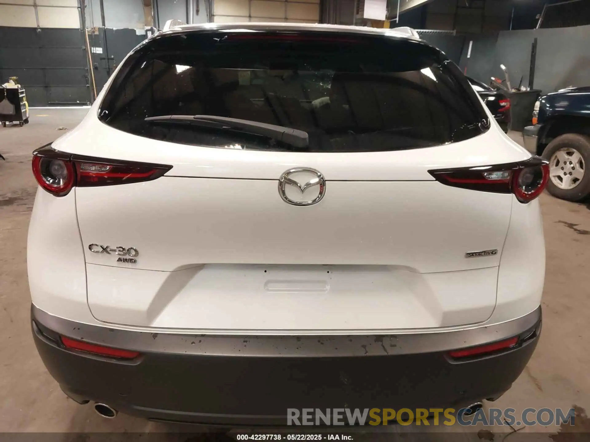 17 Photograph of a damaged car 3MVDMBCM4RM657165 MAZDA CX-30 2024