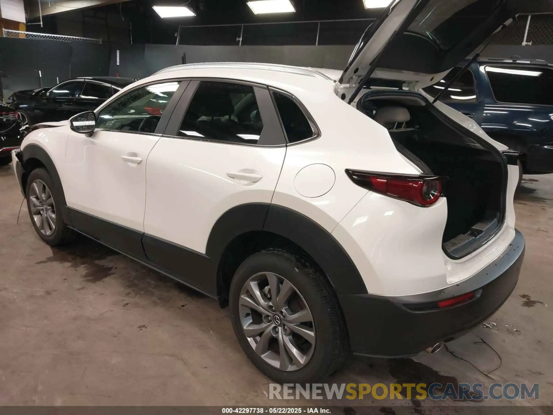 3 Photograph of a damaged car 3MVDMBCM4RM657165 MAZDA CX-30 2024
