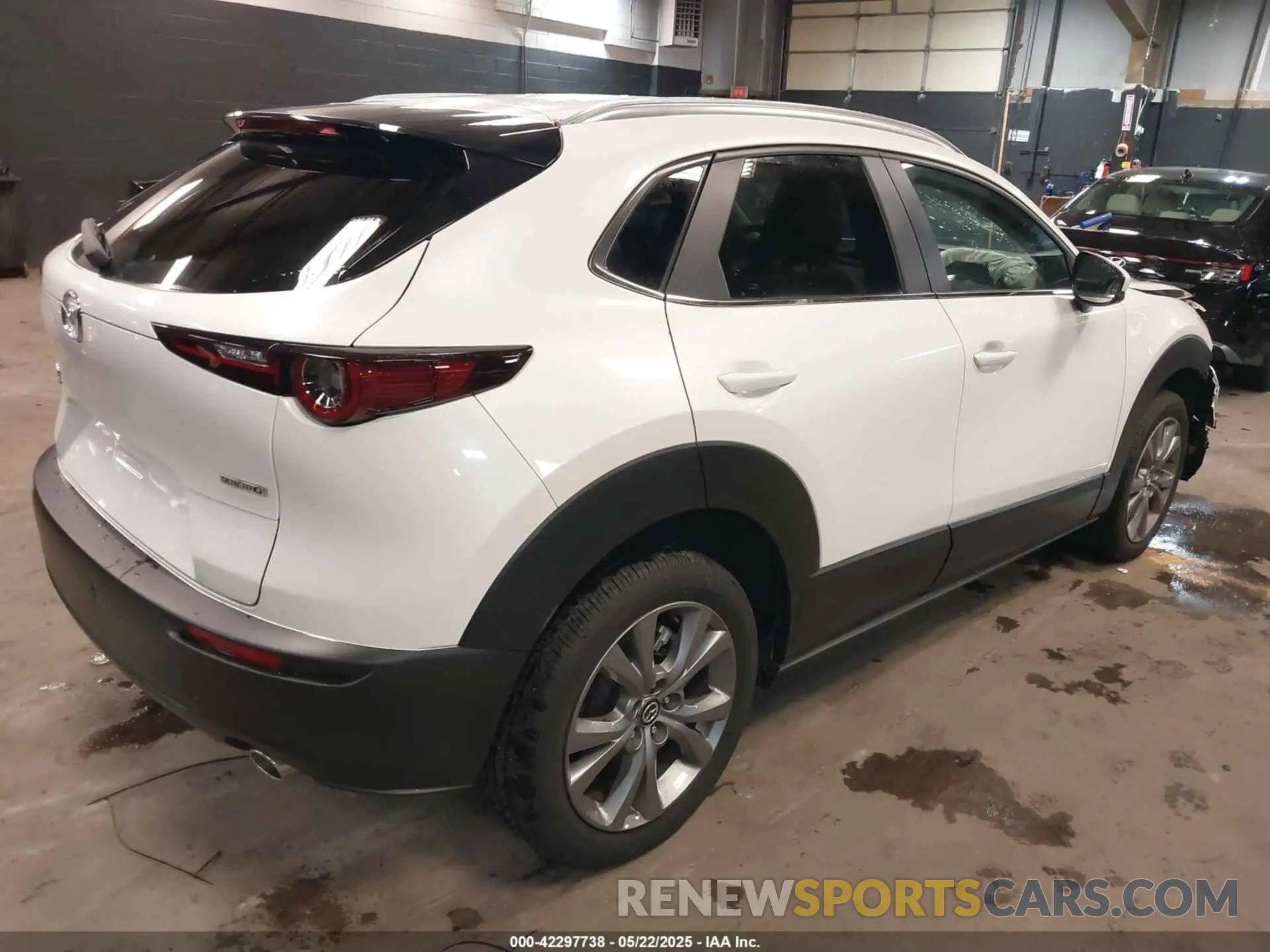 4 Photograph of a damaged car 3MVDMBCM4RM657165 MAZDA CX-30 2024
