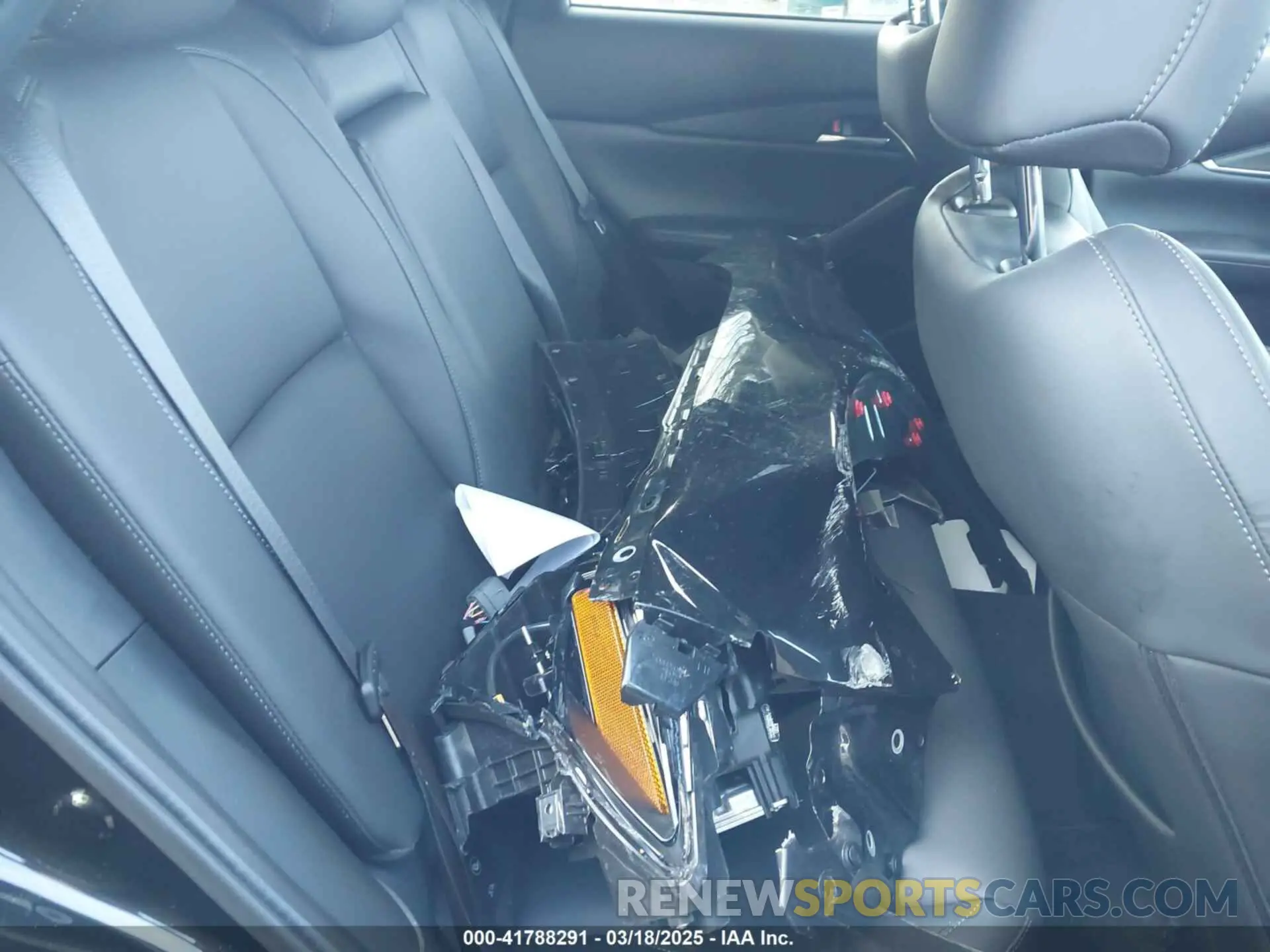8 Photograph of a damaged car 3MVDMBCM4RM681739 MAZDA CX-30 2024