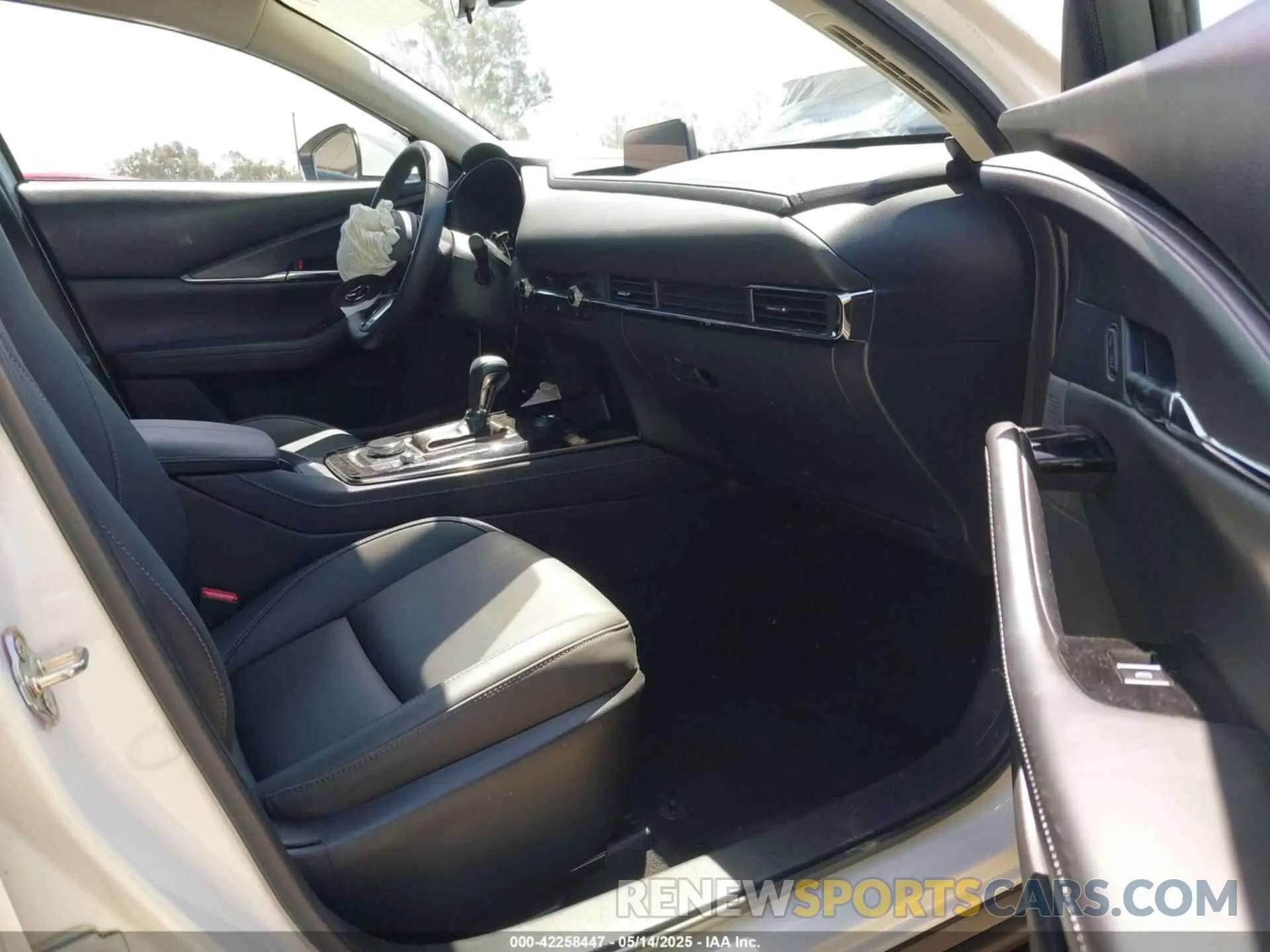 5 Photograph of a damaged car 3MVDMBCM4RM714884 MAZDA CX-30 2024