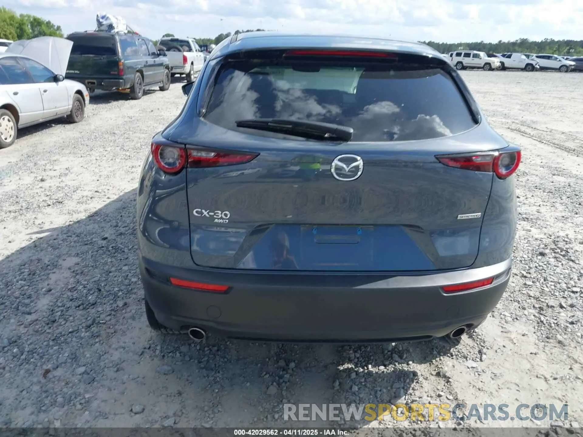 15 Photograph of a damaged car 3MVDMBCM5RM632002 MAZDA CX-30 2024